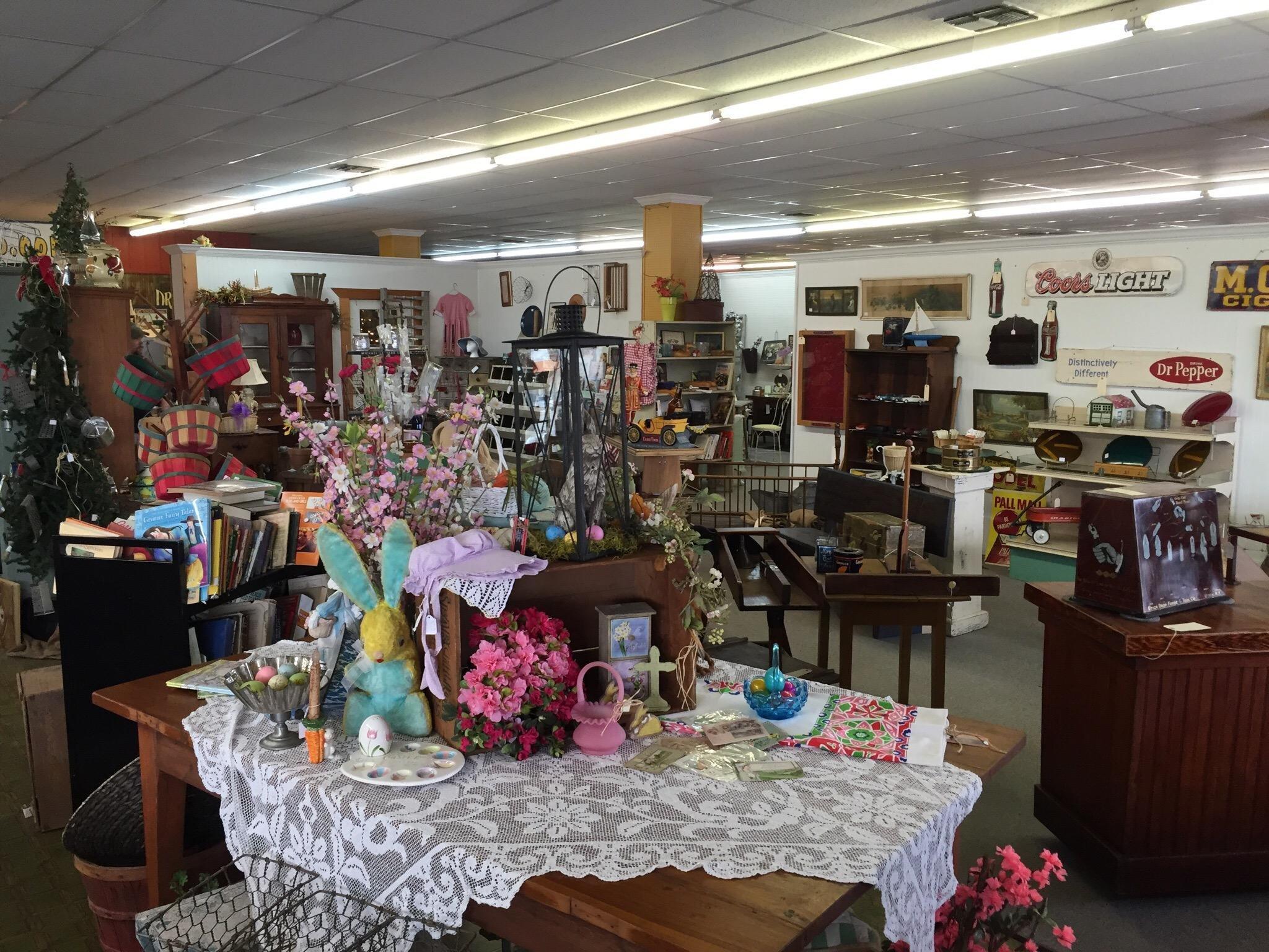 Whistle Stop Antiques & Auction Depot