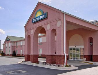 Days Inn & Suites By Wyndham Huntsville