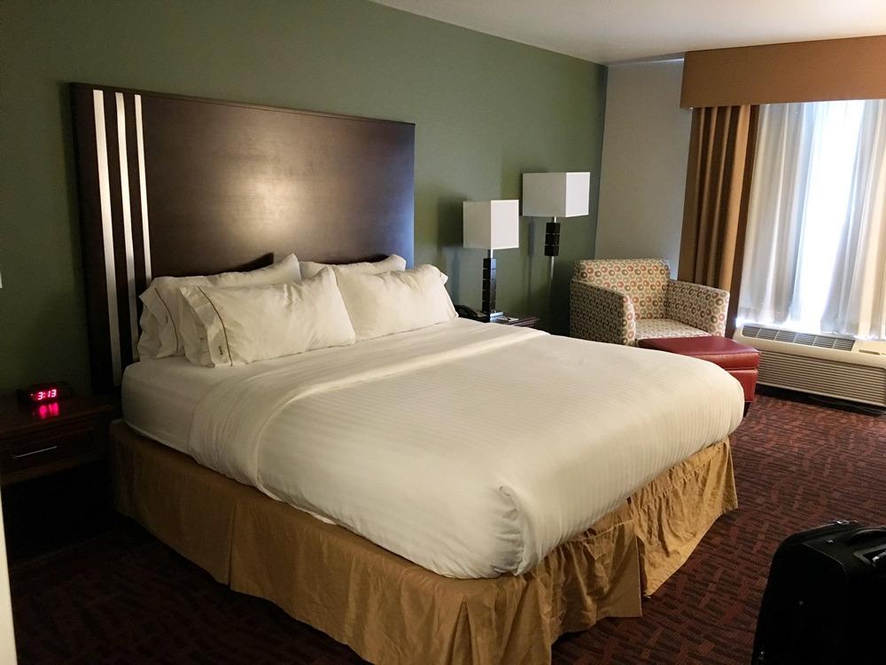 Holiday Inn Express & Suites Cherry Hills, an IHG Hotel