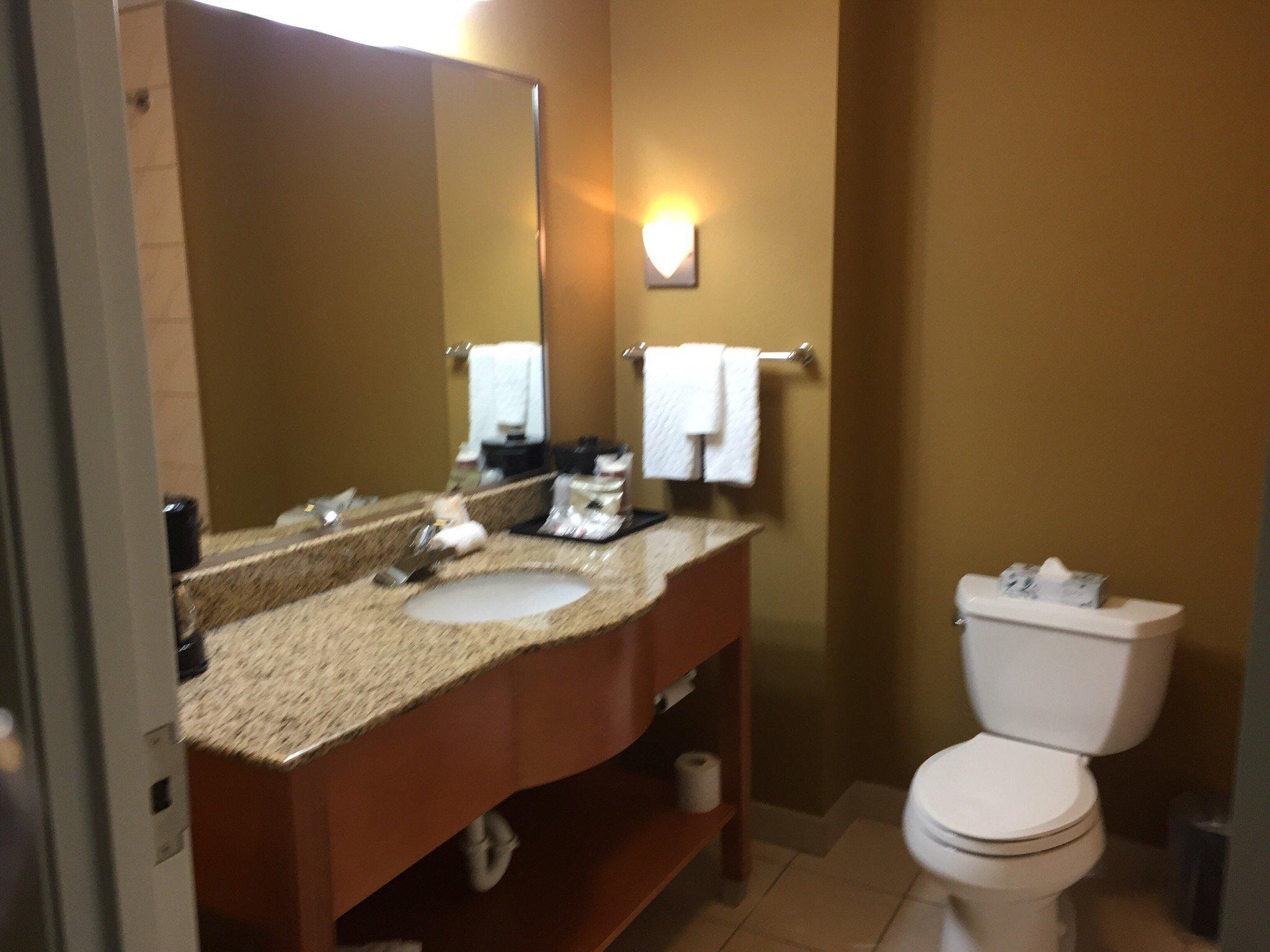 La Quinta Inn & Suites By Wyndham Bridgeport