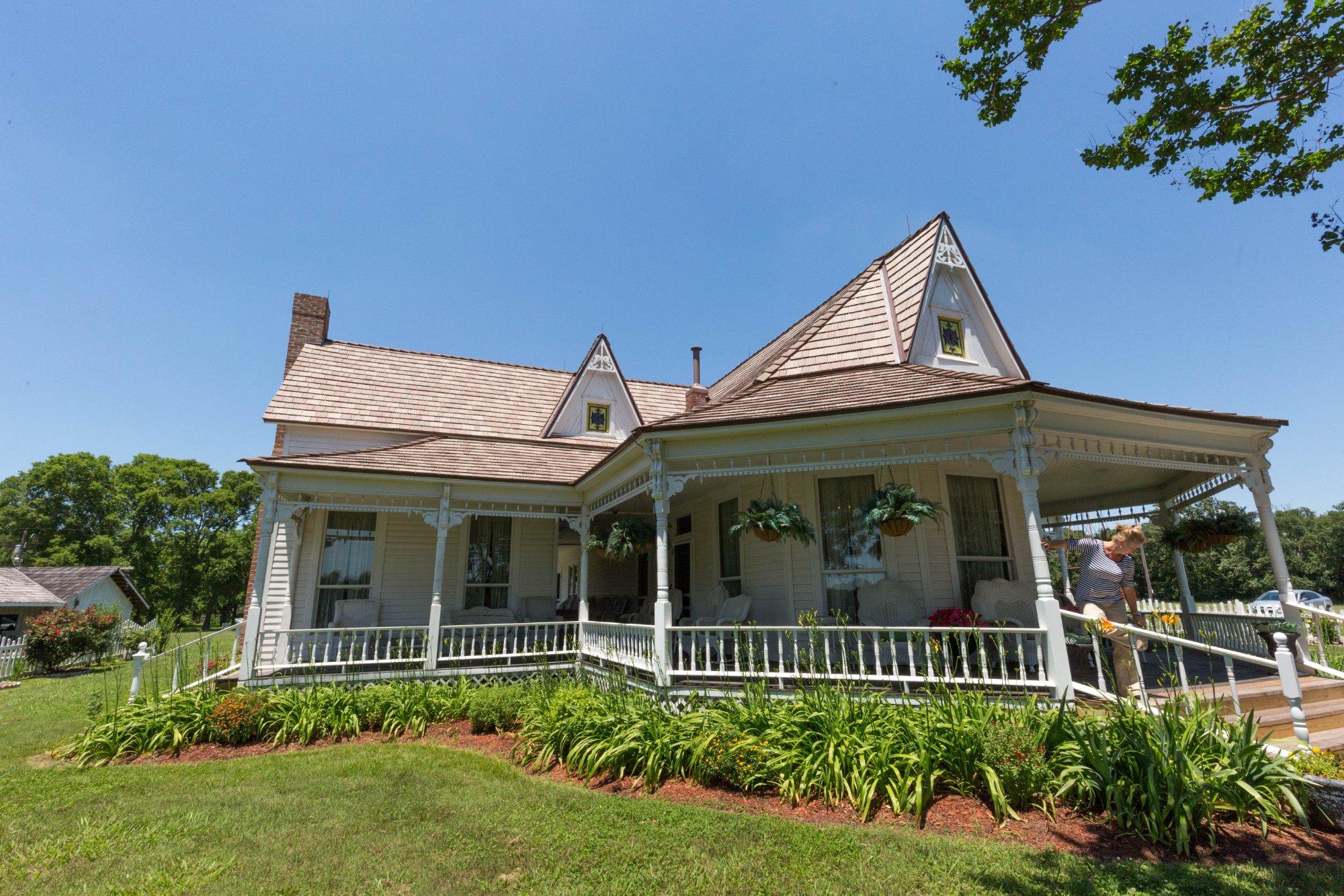 Chickasaw White House