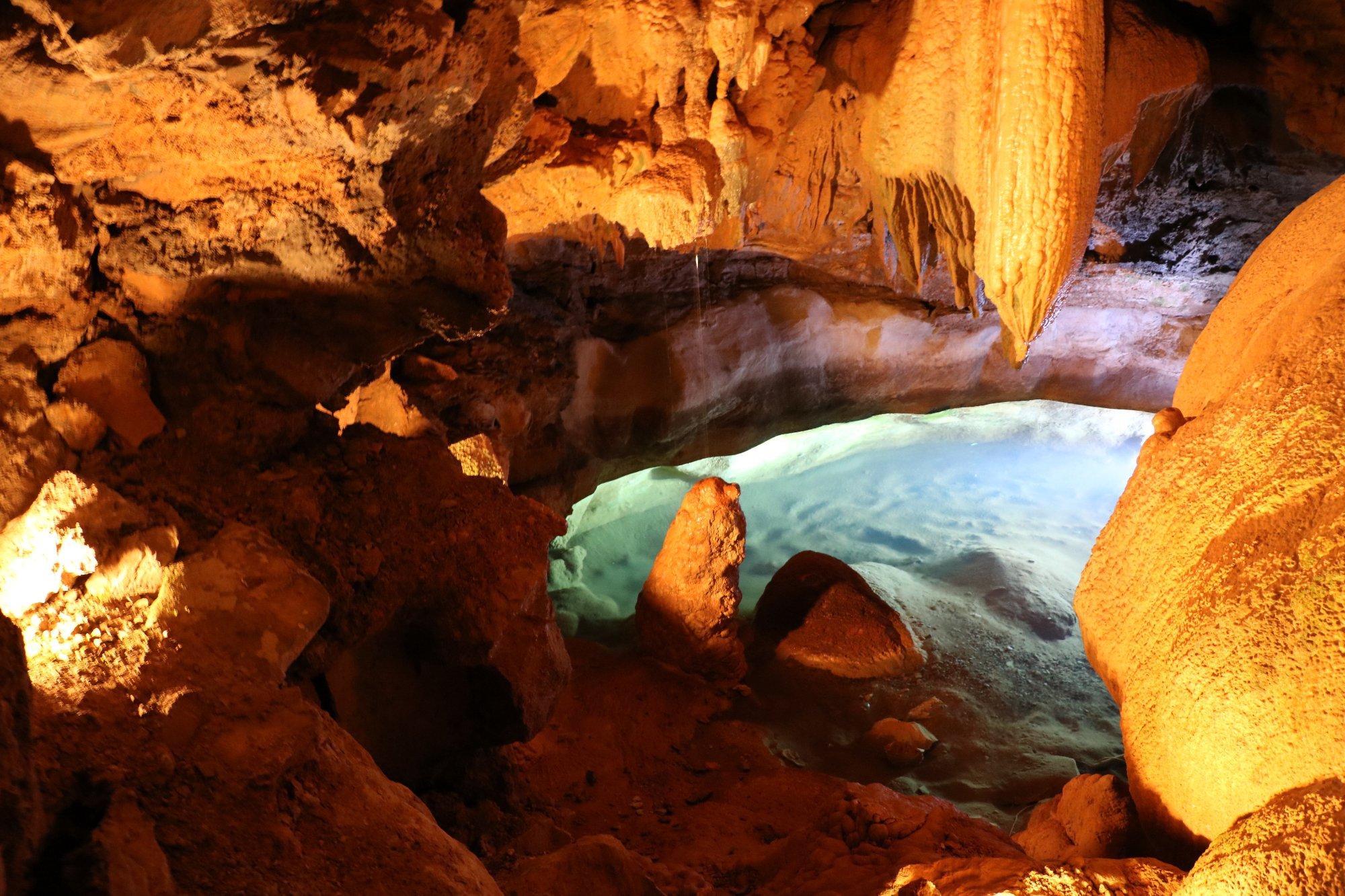 Cumberland Caverns