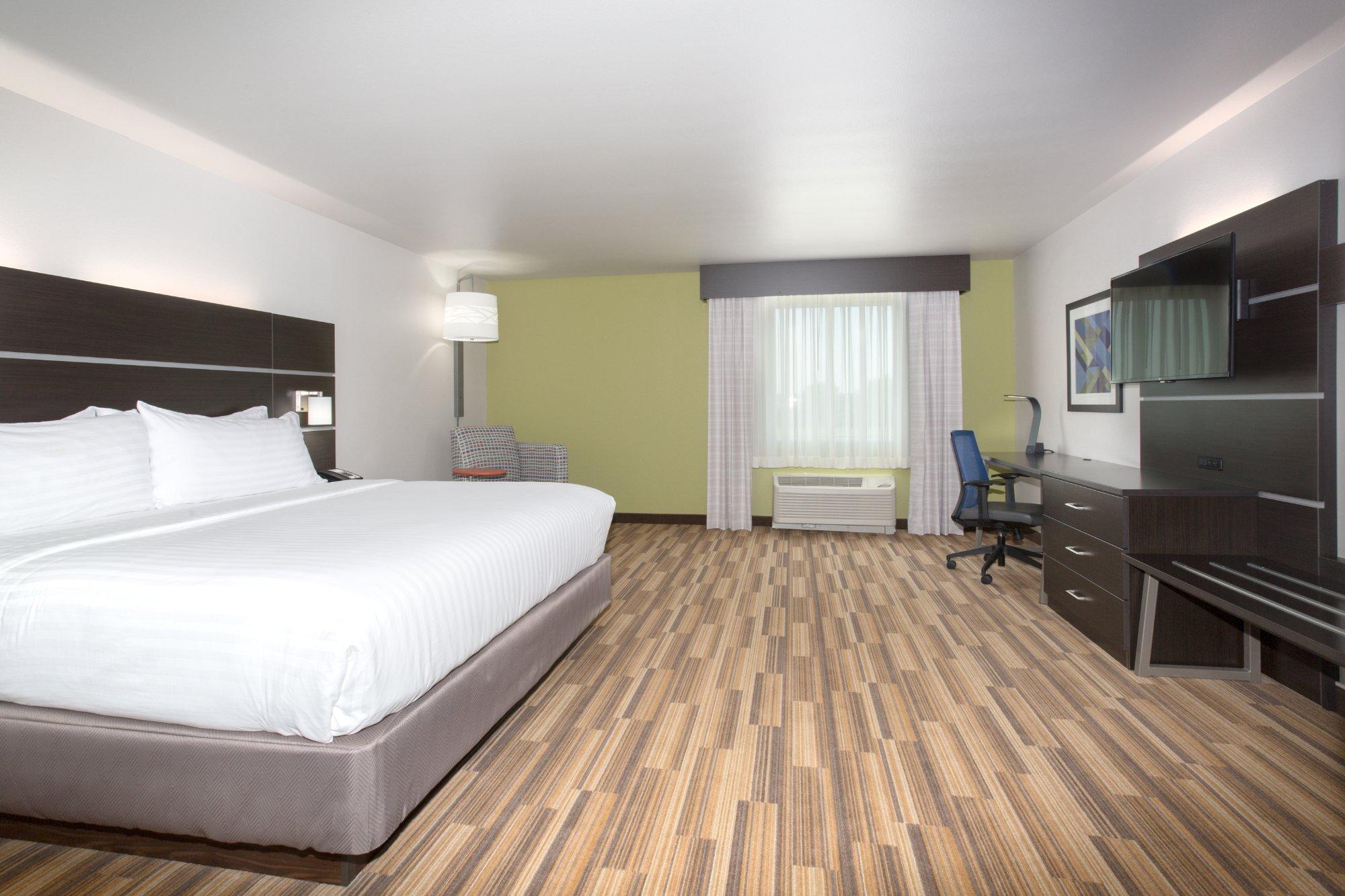 Holiday Inn Express & Suites Lincoln I - 80, an IHG Hotel