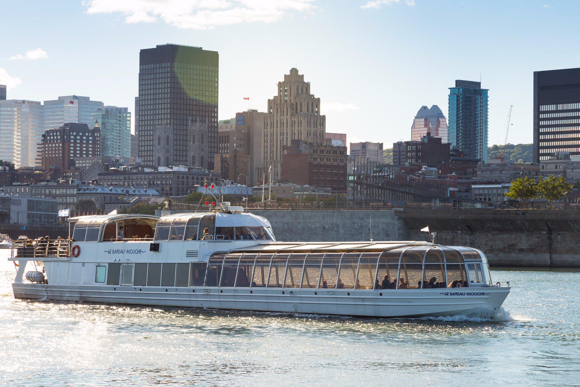 Le Bateau-Mouche au Vieux-Port de Montréal