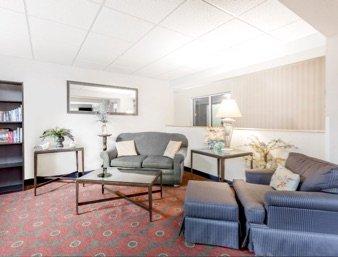 Days Inn By Wyndham Cedar Falls-University Plaza