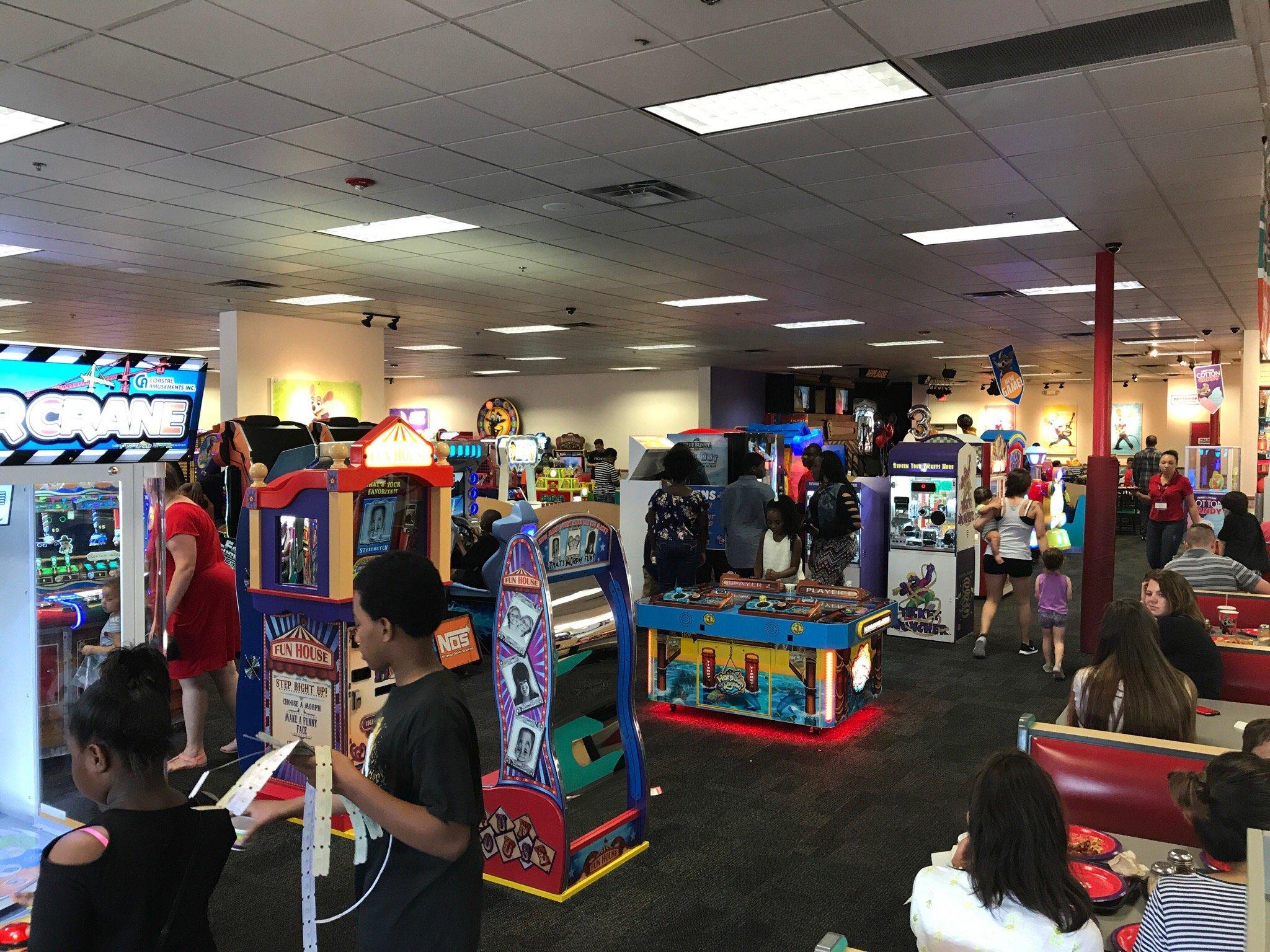 Chuck E Cheese's