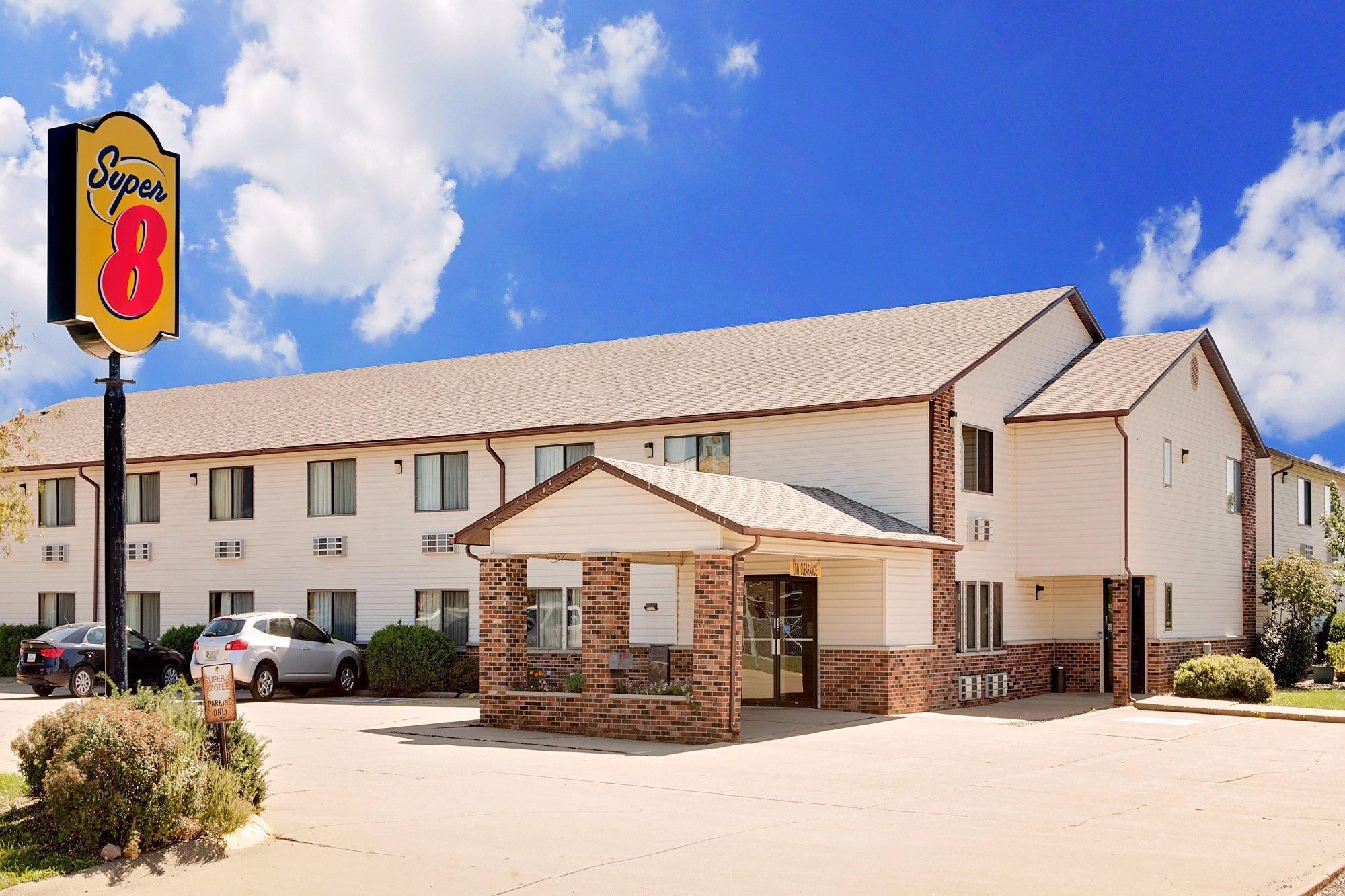 Super 8 By Wyndham Dyersville