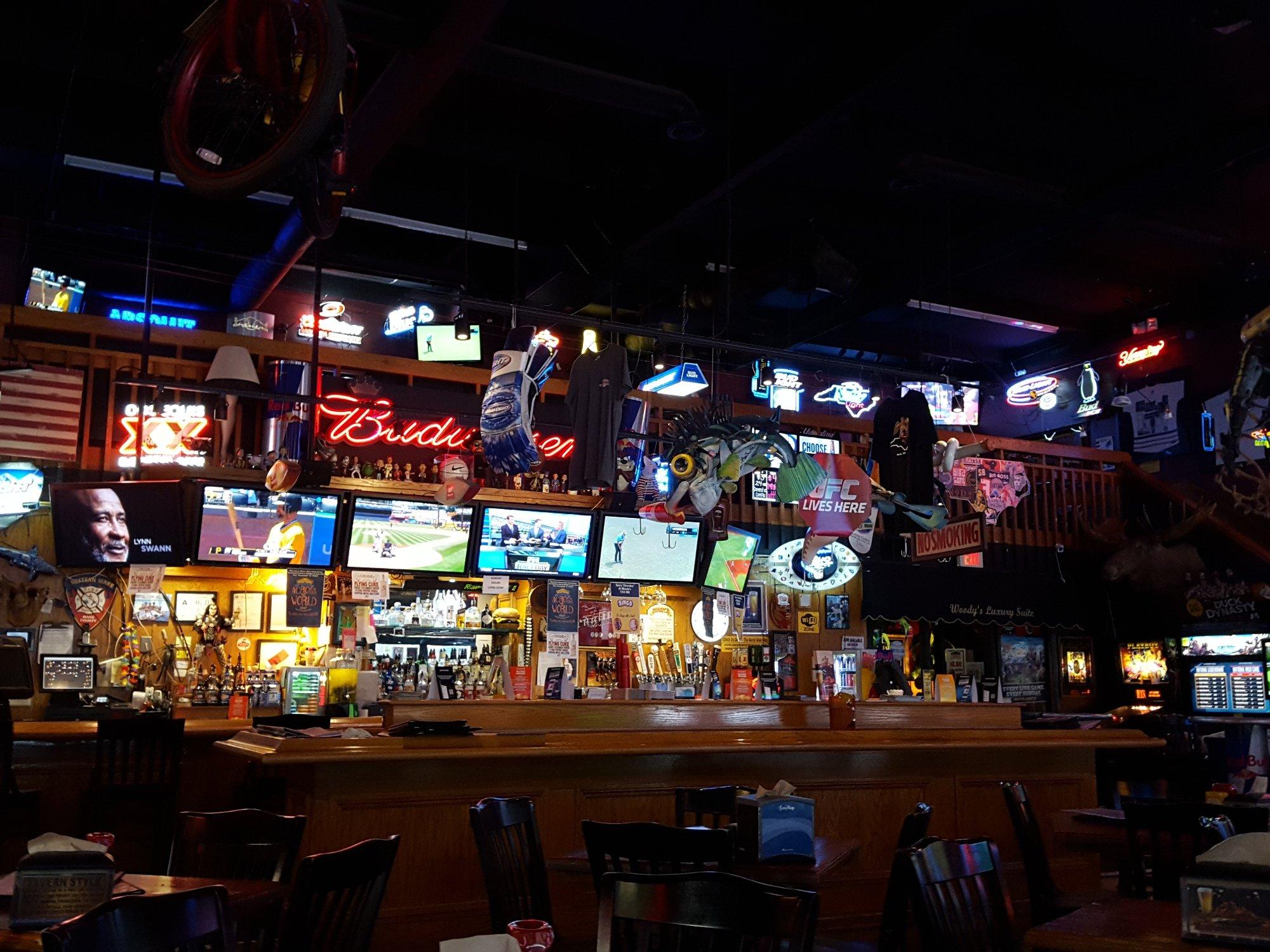 Woodys Sports Tavern & Grill