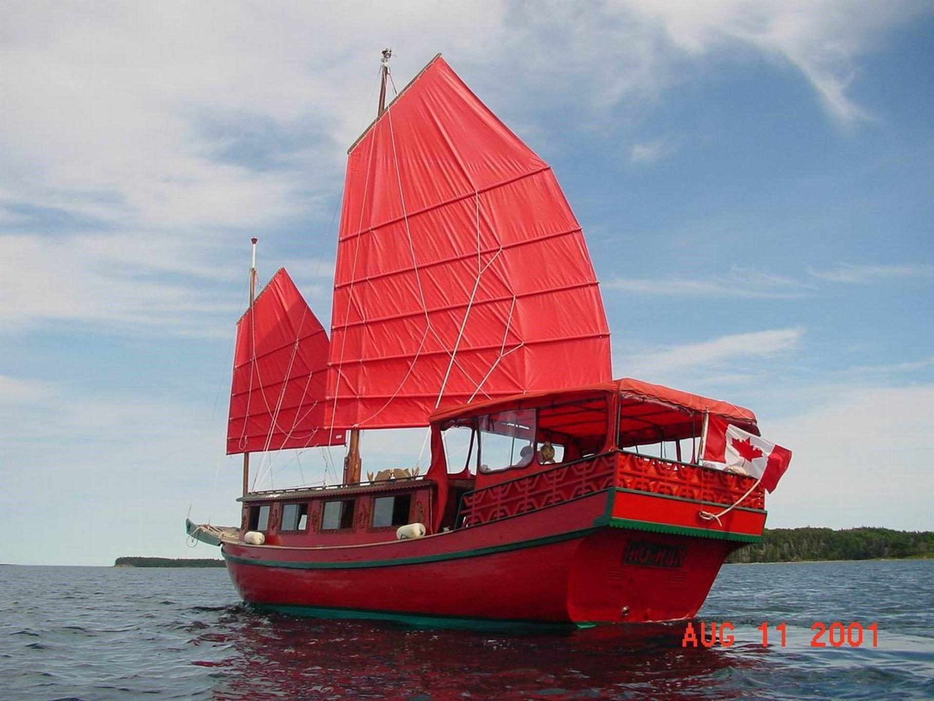 The Chinese Junk Boat Tour