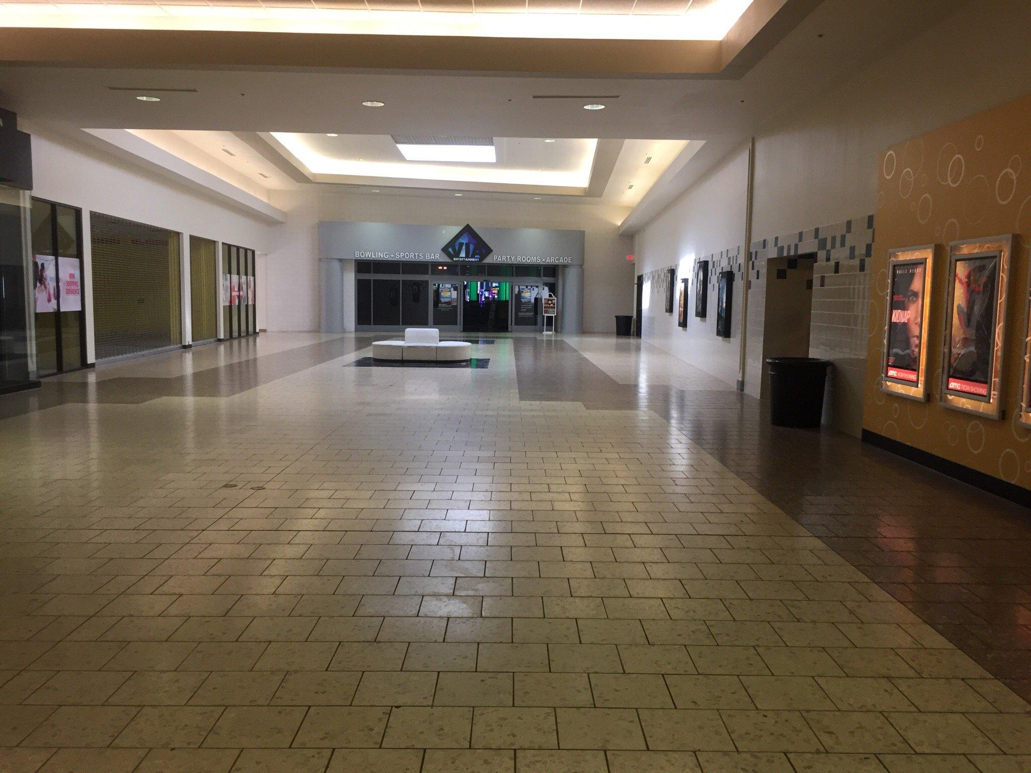 Lake Square Mall