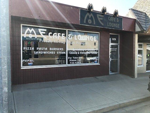 M E Cafe & Lounge