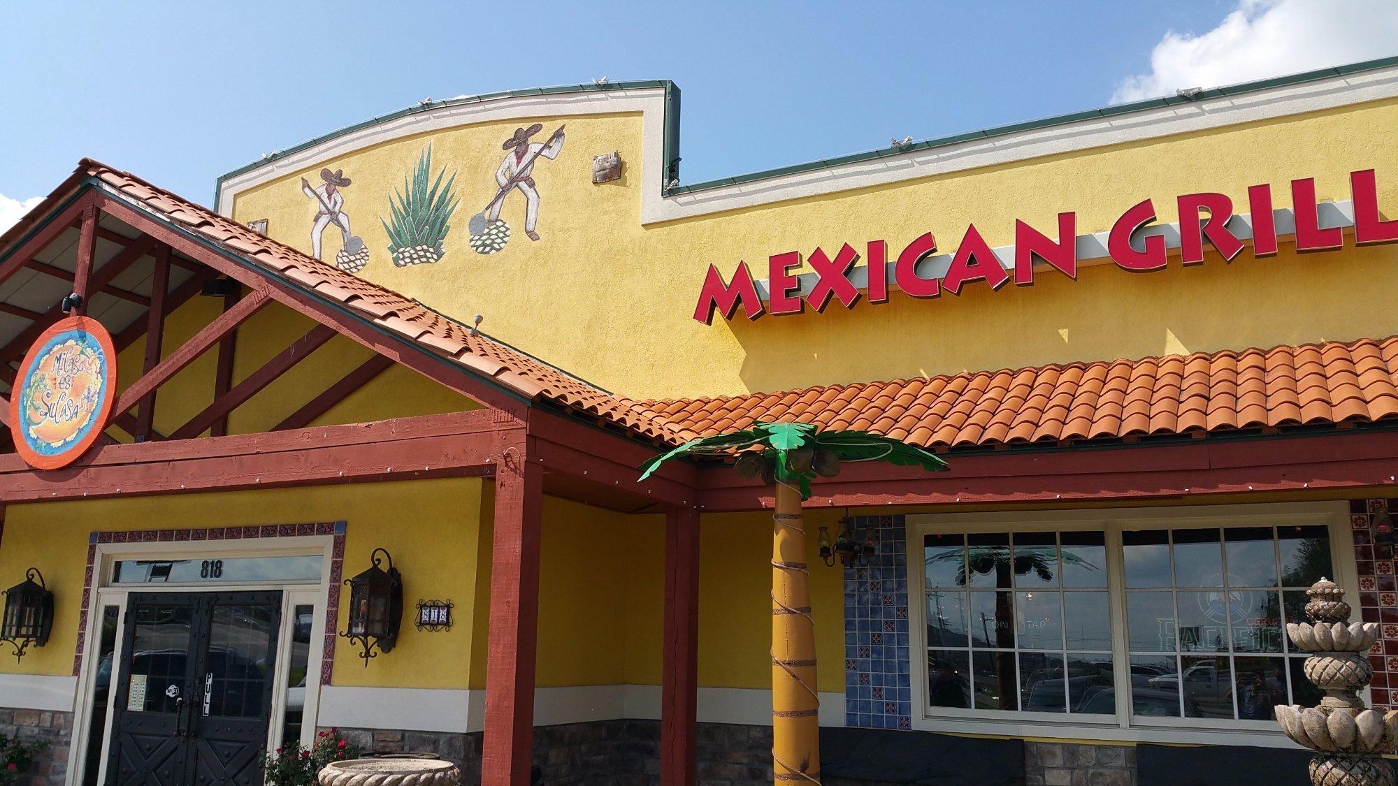 Los Compadres Mexican Grill