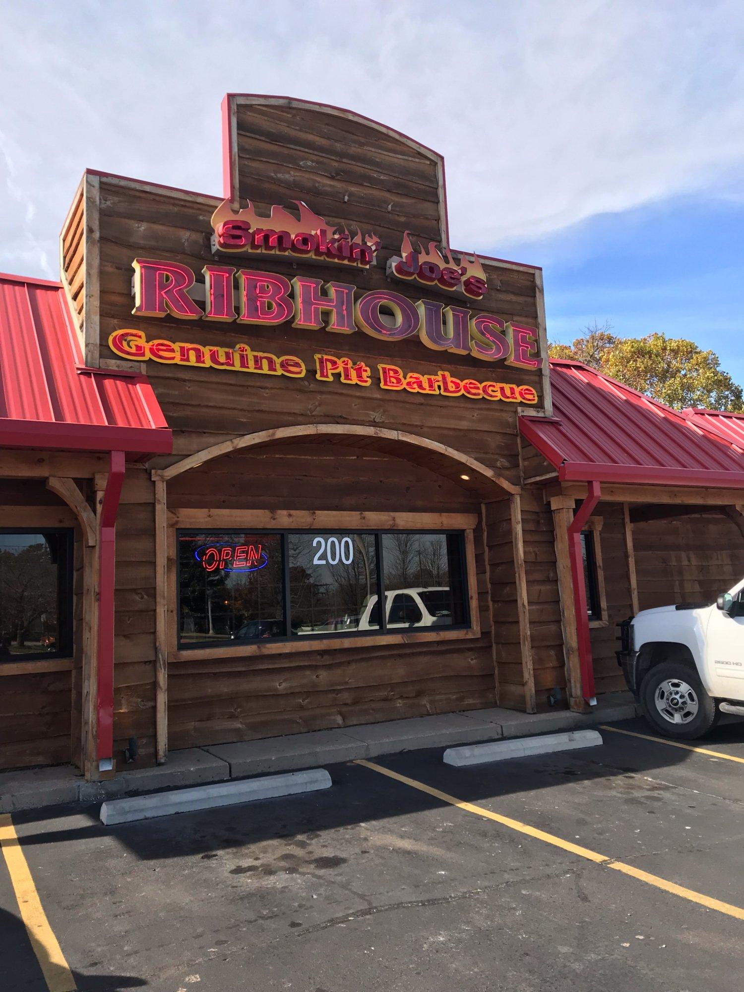 Smokin' Joe's Ribhouse