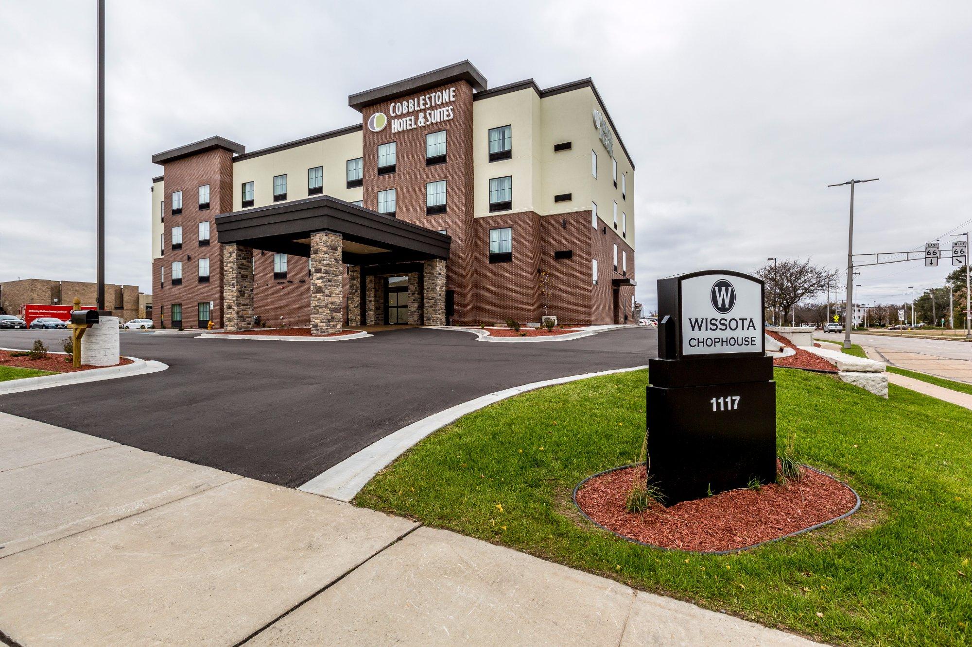 Cobblestone Hotel & Suites - Stevens Point