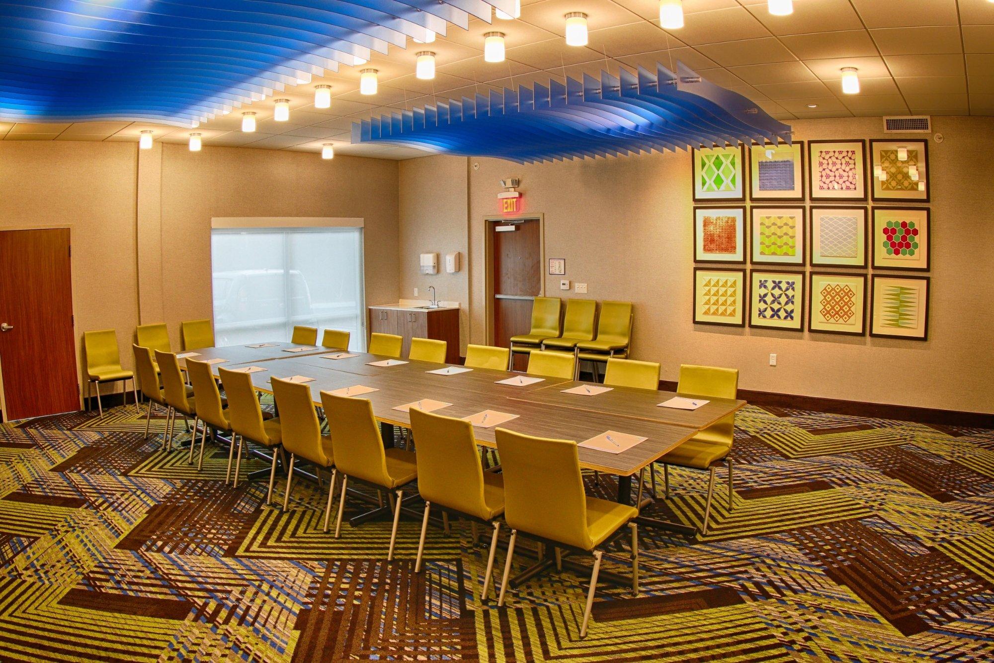 Holiday Inn Express & Suites Detroit Northwest - Livonia, an IHG Hotel