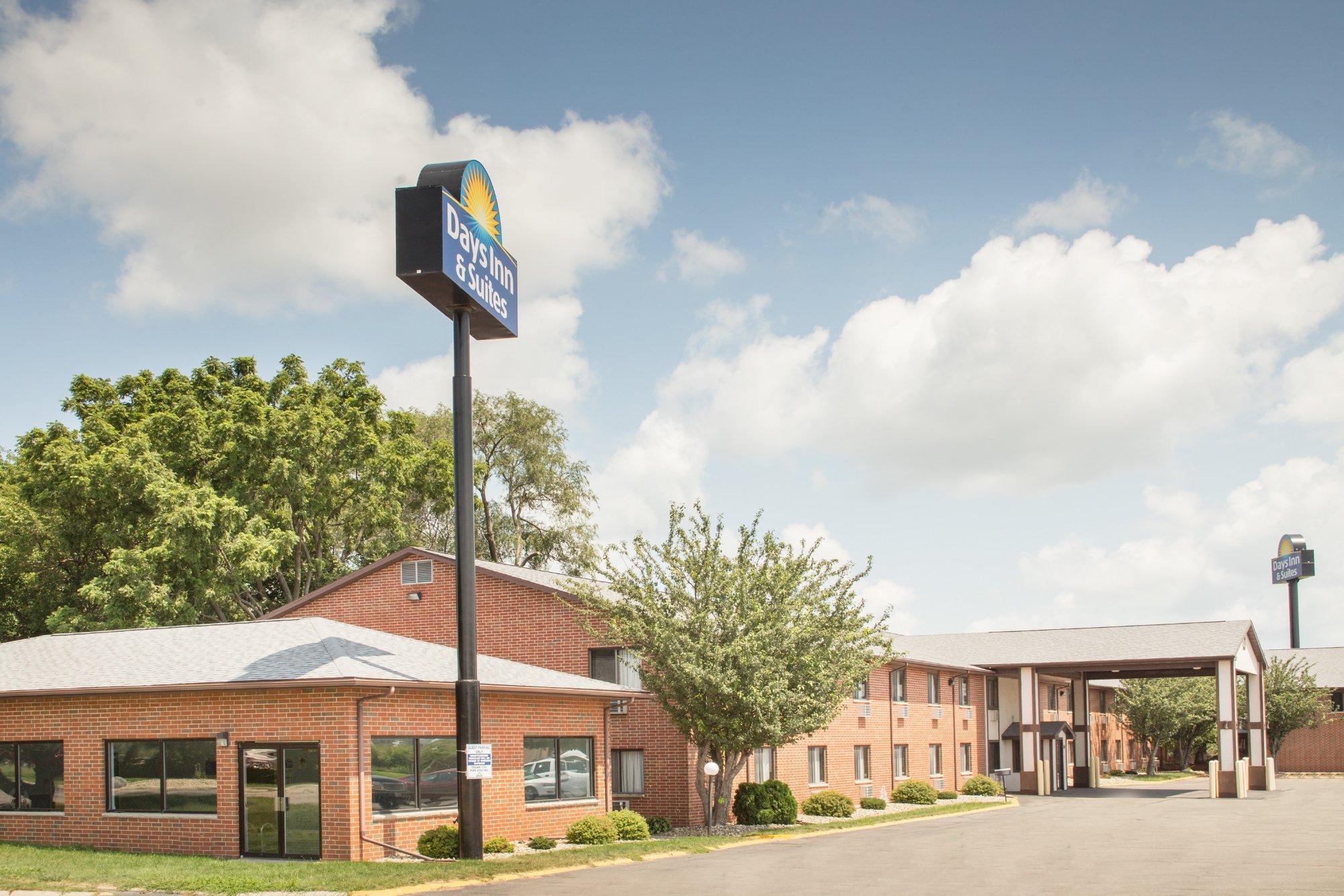 Days Inn & Suites By Wyndham Waterloo