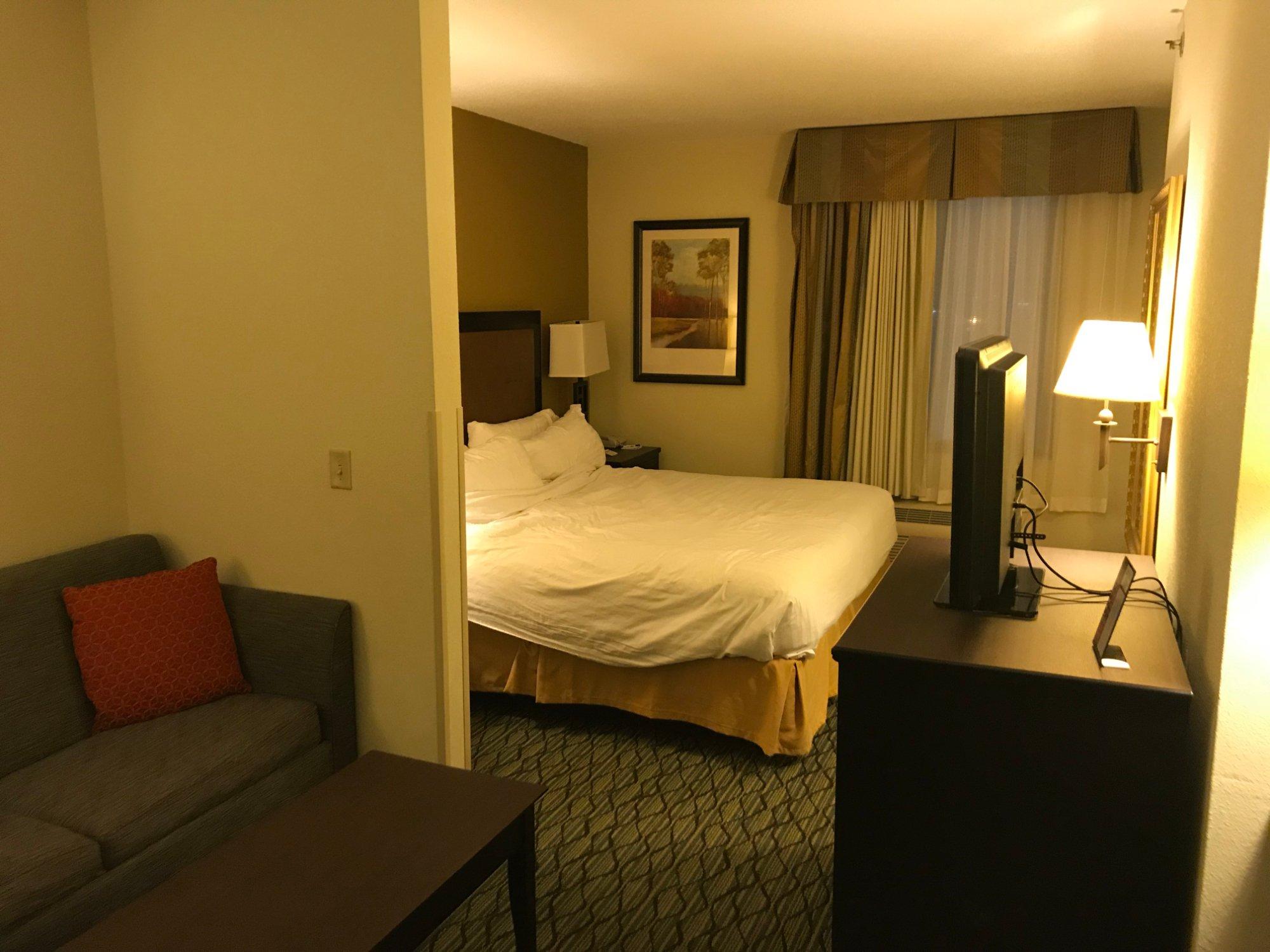 Holiday Inn Express & Suites Columbus Airport, an IHG Hotel