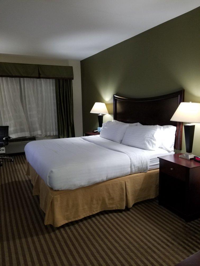 Holiday Inn Express & Suites Biloxi- Ocean Springs, an IHG Hotel