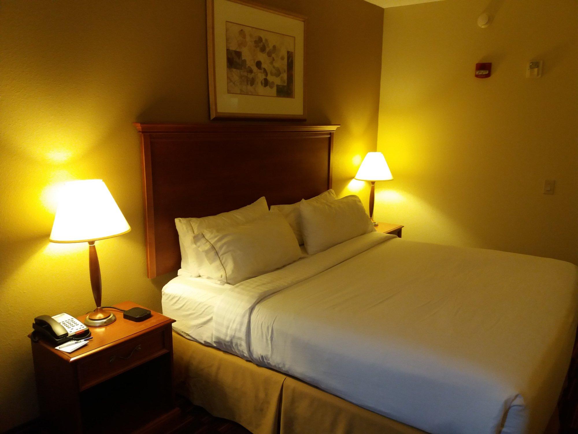 Holiday Inn Express & Suites Woodbridge, an IHG Hotel