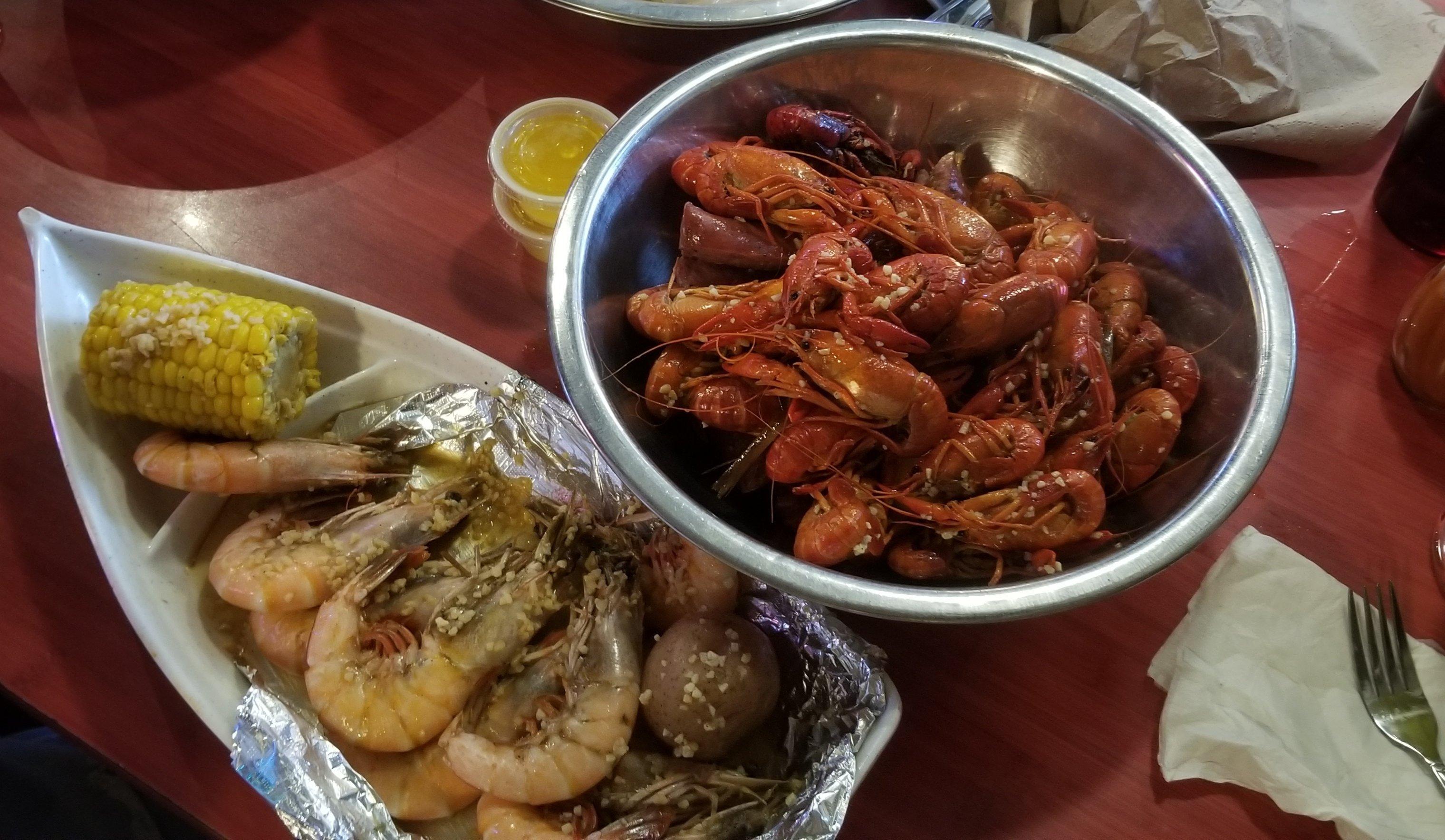 Hank's Crawfish Bar & Grill