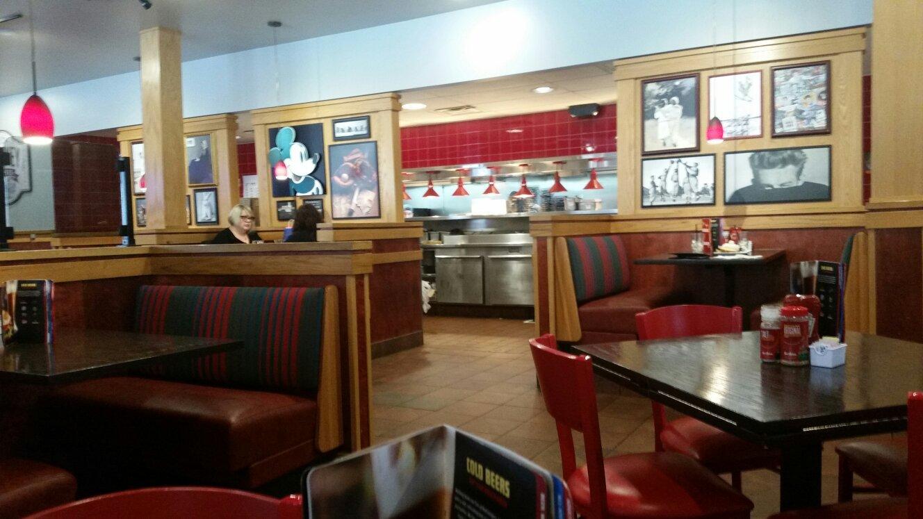 Red Robin Gourmet Burgers and Brews