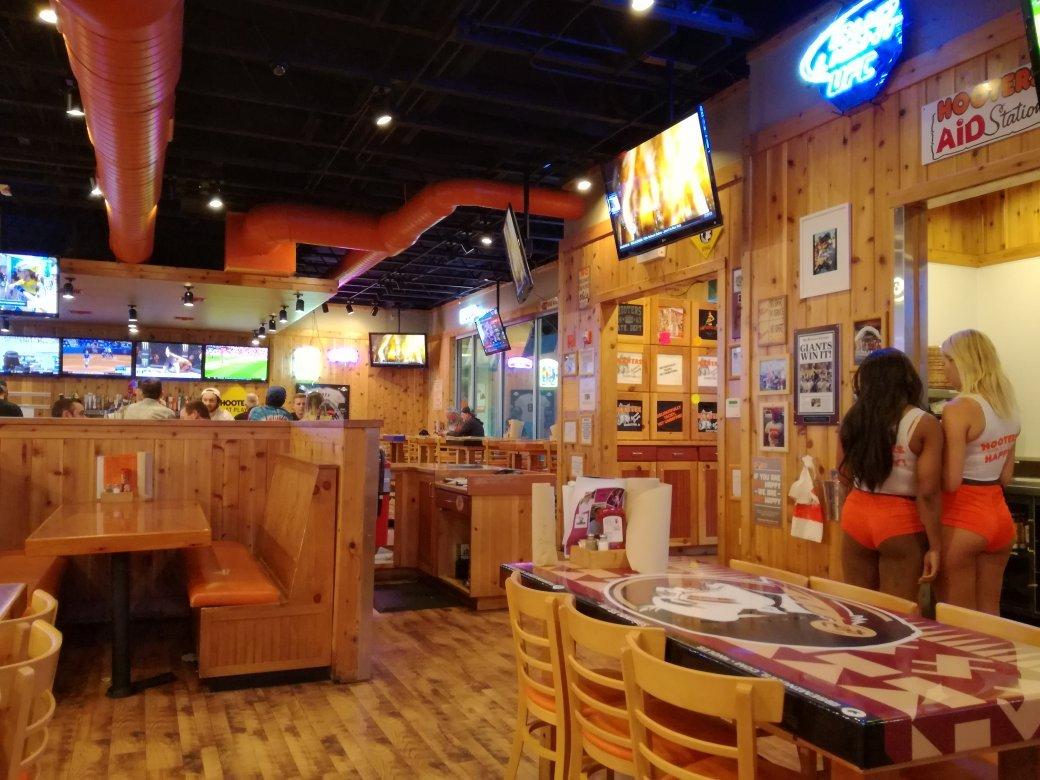 Hooters