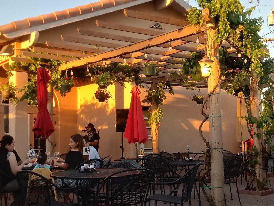 Luna Rossa Winery & Pizzeria