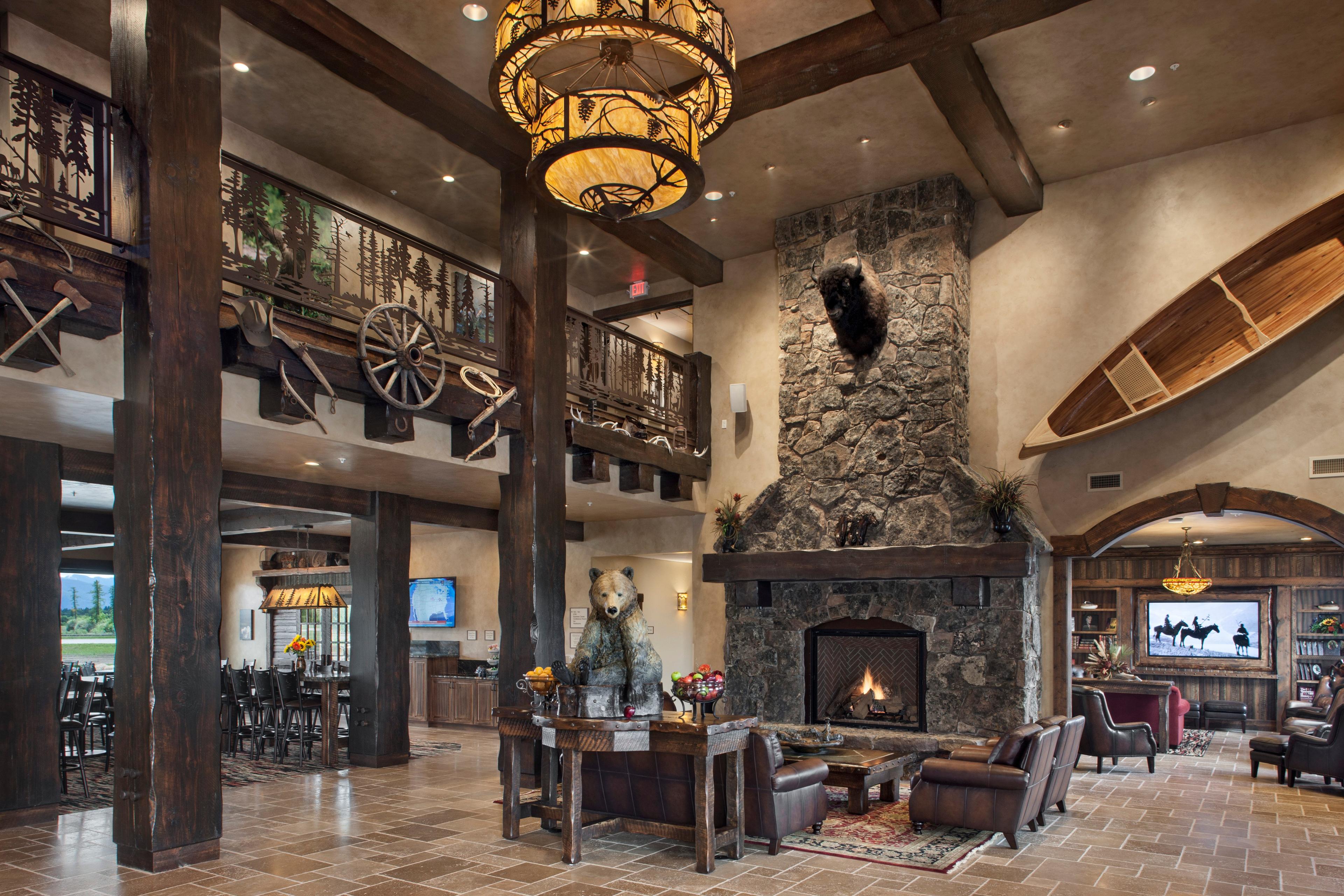 Glacier International Lodge