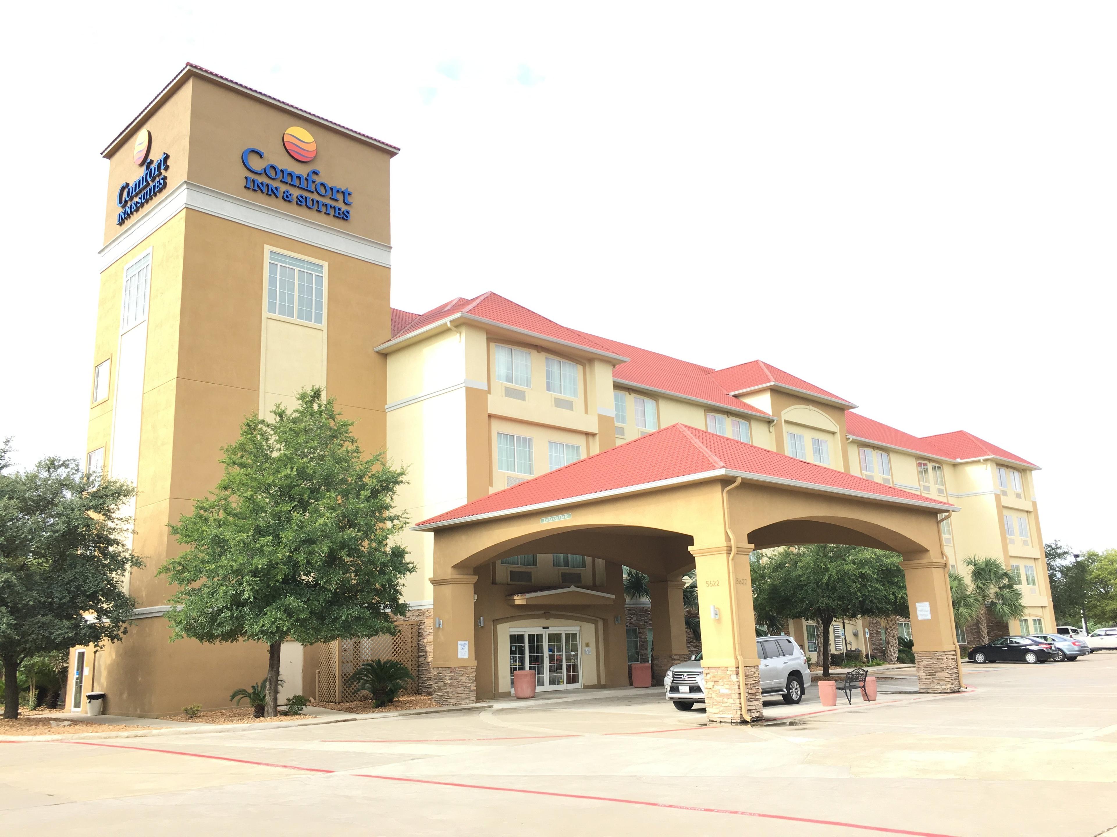 Comfort Inn & Suites Near Six Flags & Medical Center