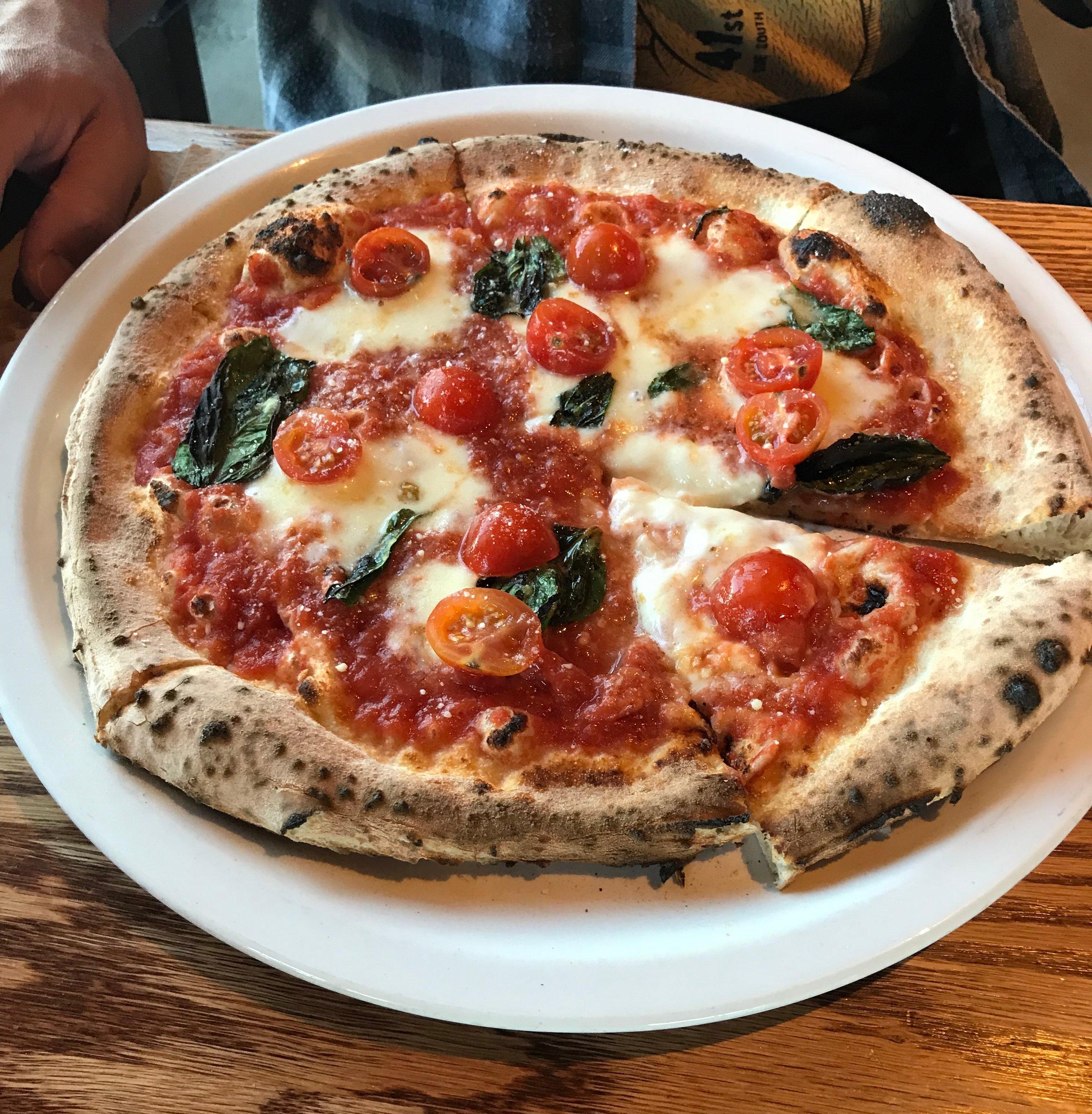 Famoso Italian Pizzeria - Red Deer