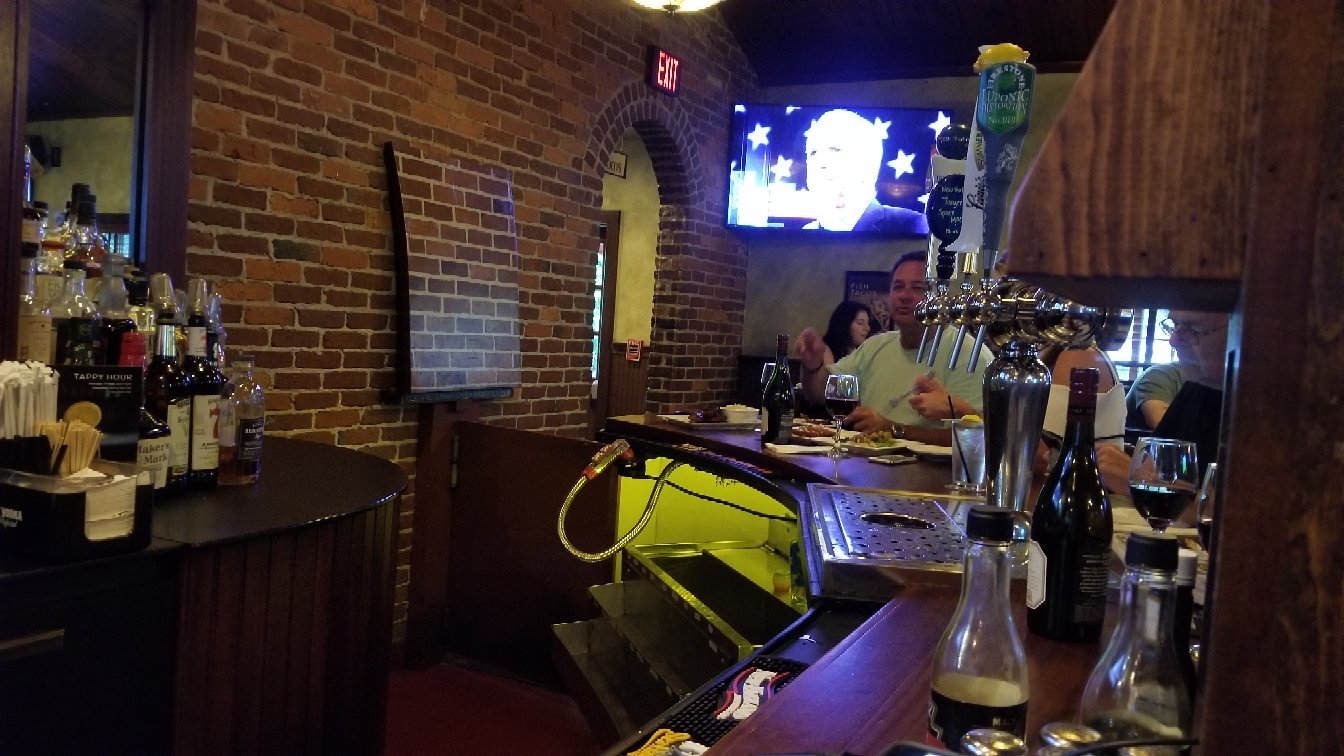 Wood-n-Tap Bar & Grill-Vernon