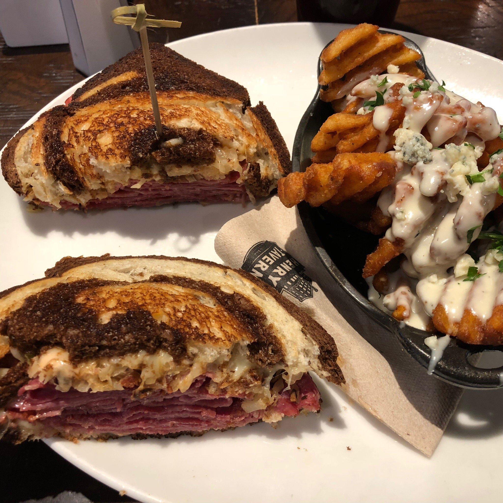 Henry's Tavern - Portland Airport