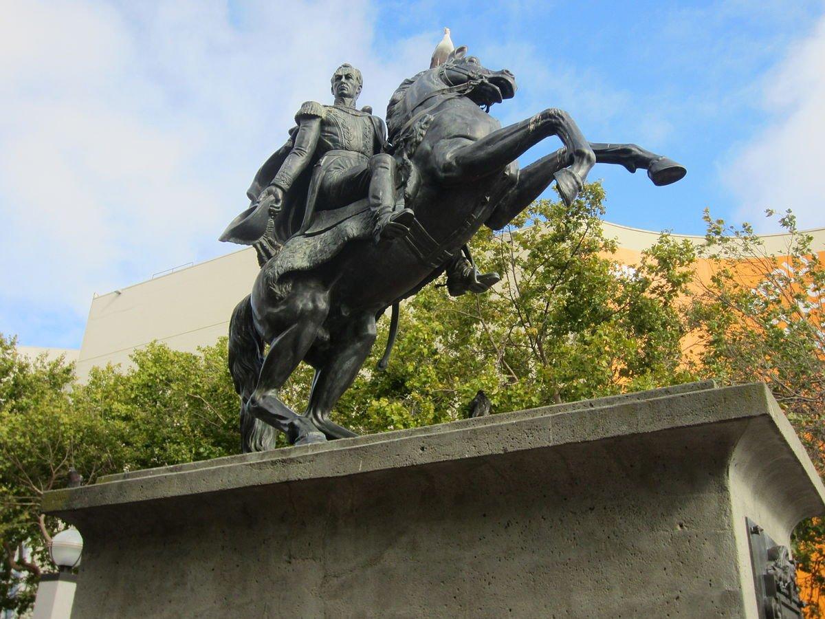 Statua equeste Simon Bolivar