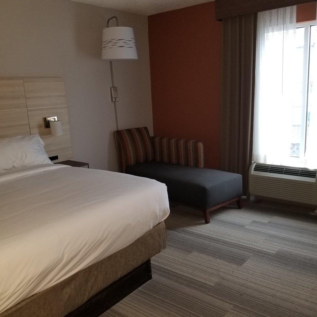 Holiday Inn Express & Suites London, an IHG Hotel