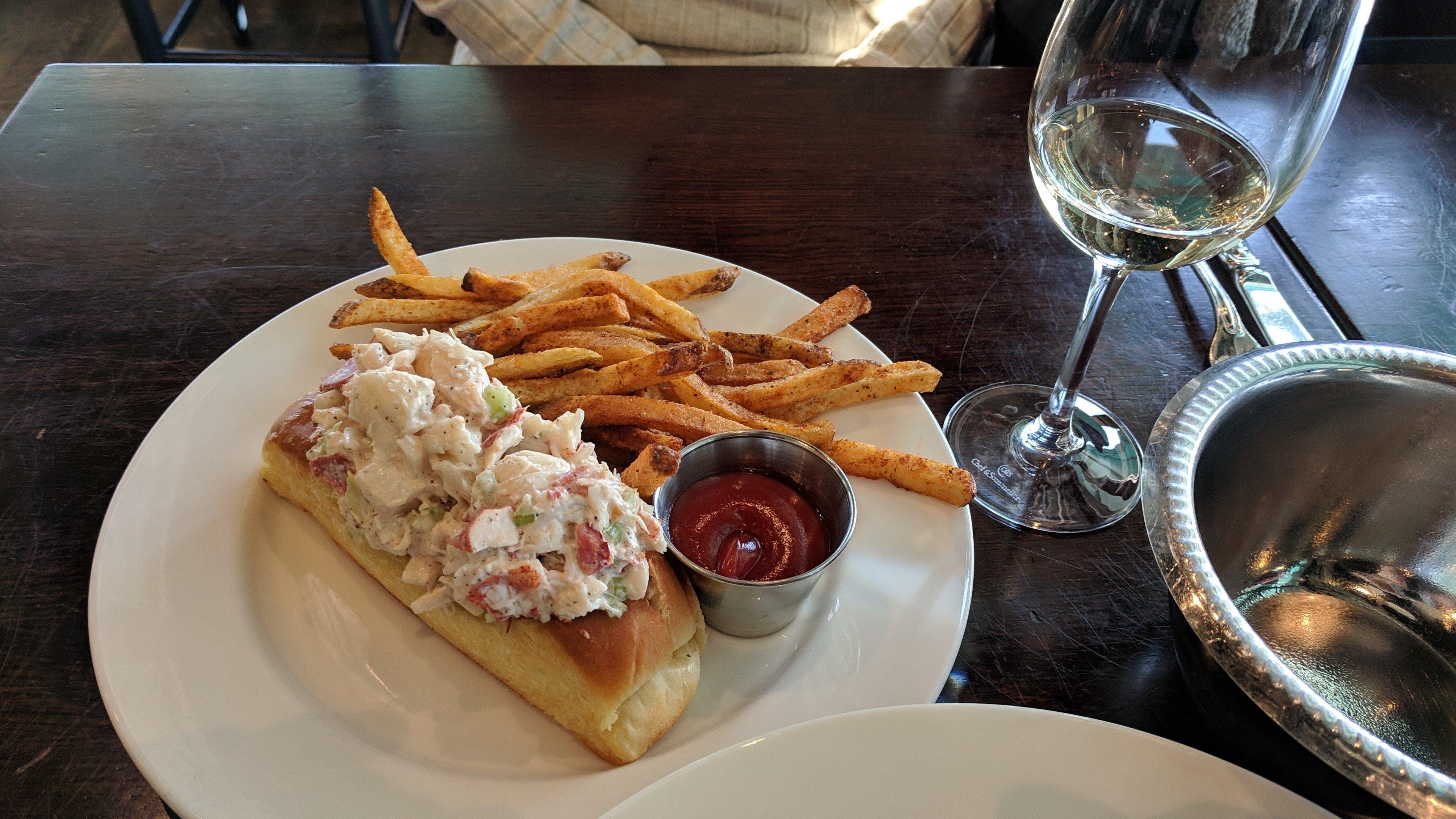 Hank’s Oyster Bar on the Wharf