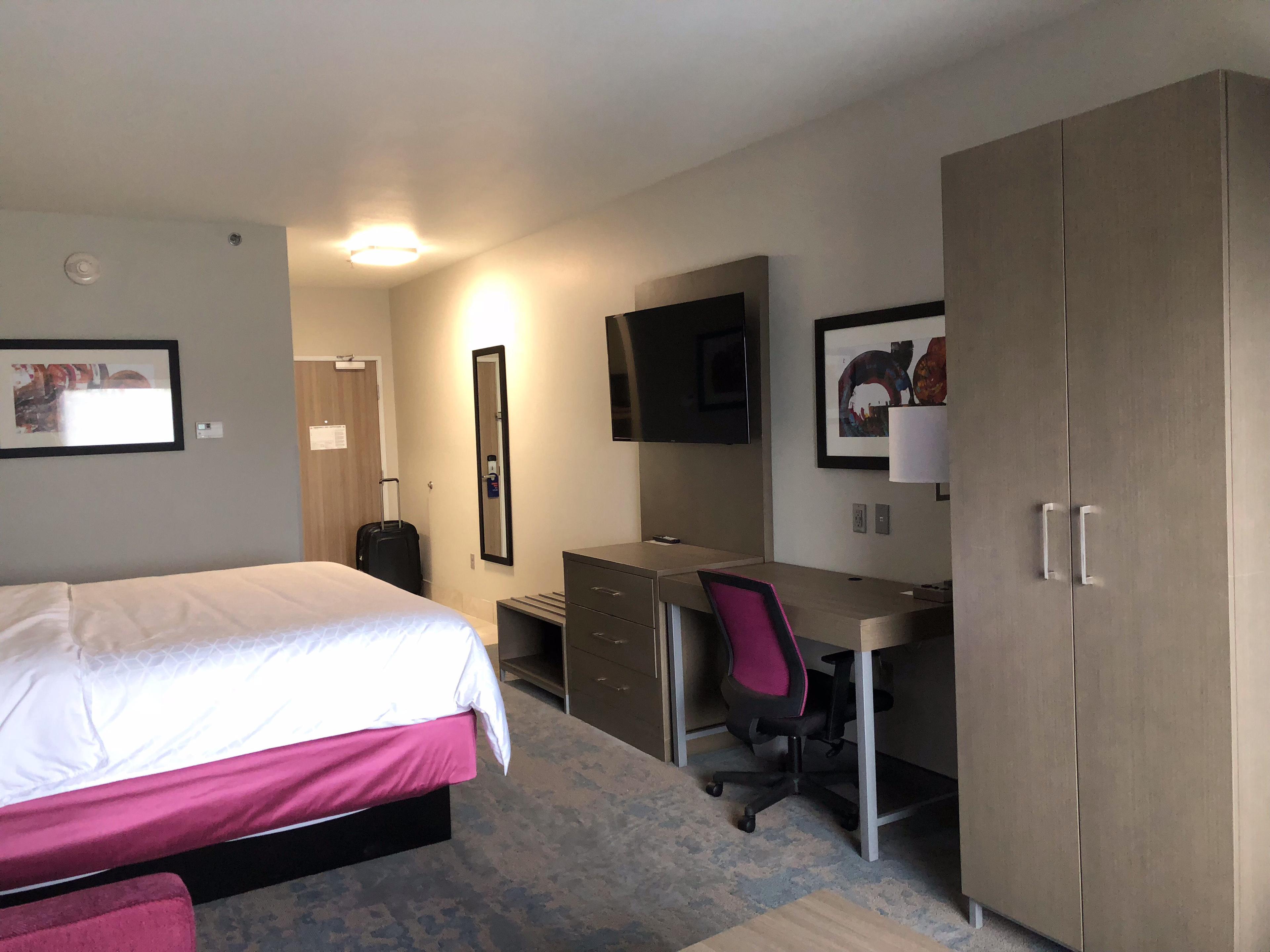 Holiday Inn Express & Suites Memphis Arpt Elvis Presley Blvd, an IHG hotel