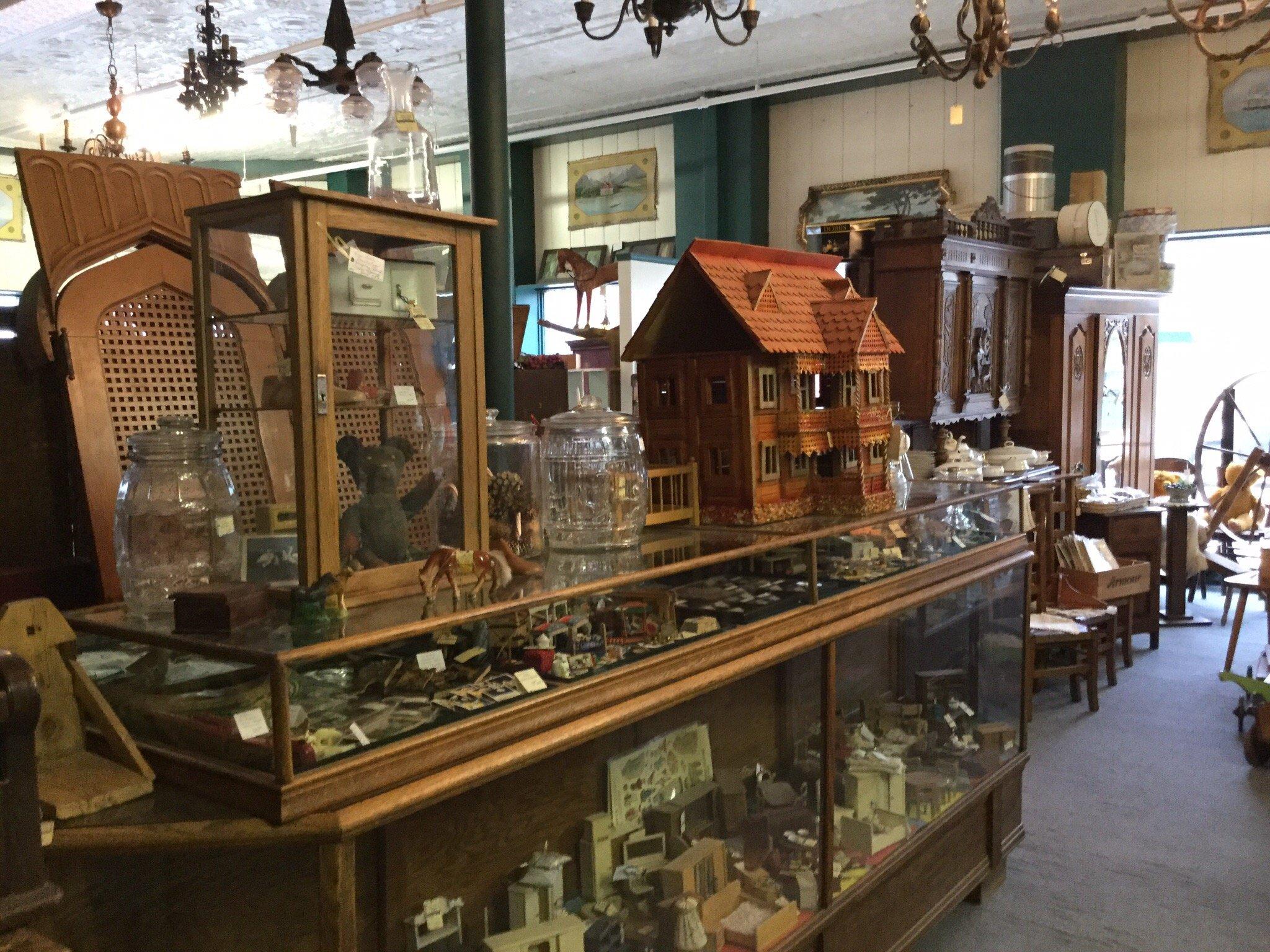 Bay City Antiques Center