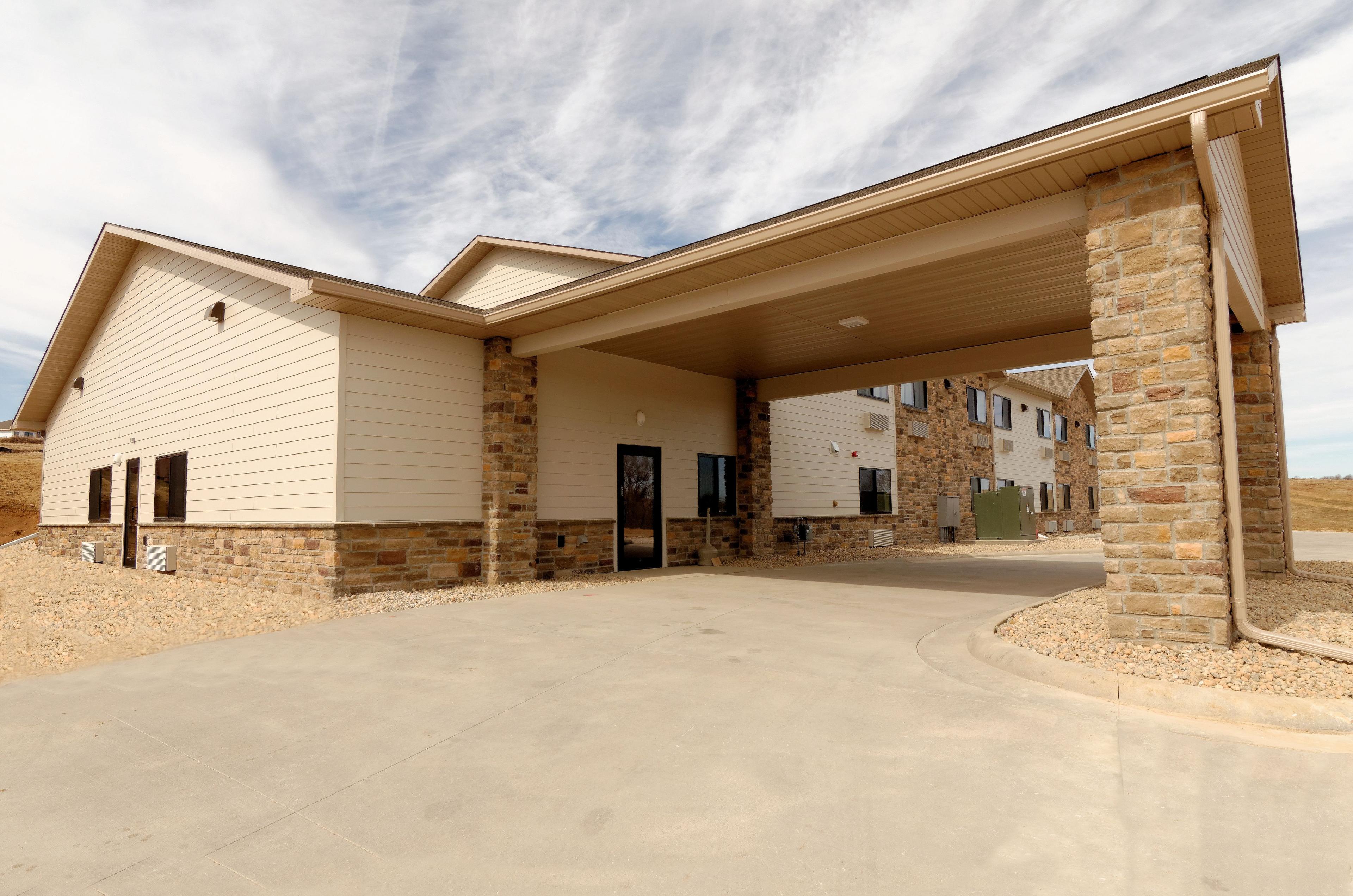 Cobblestone Inn & Suites - Denison | Oak Ridge