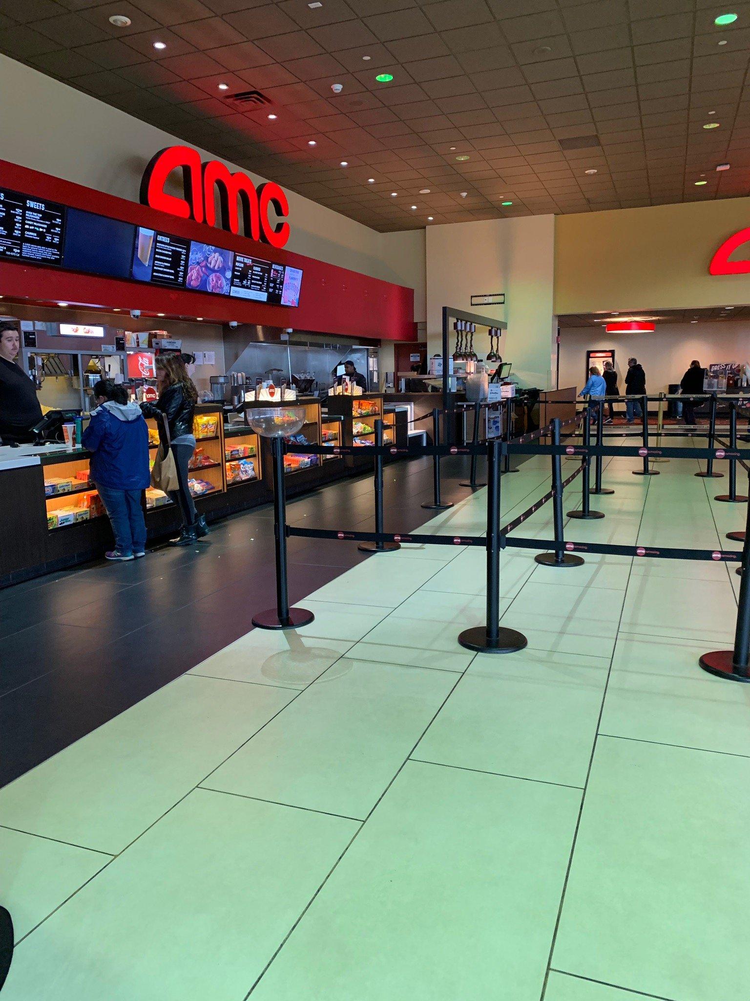 AMC DINE-IN Levittown 10