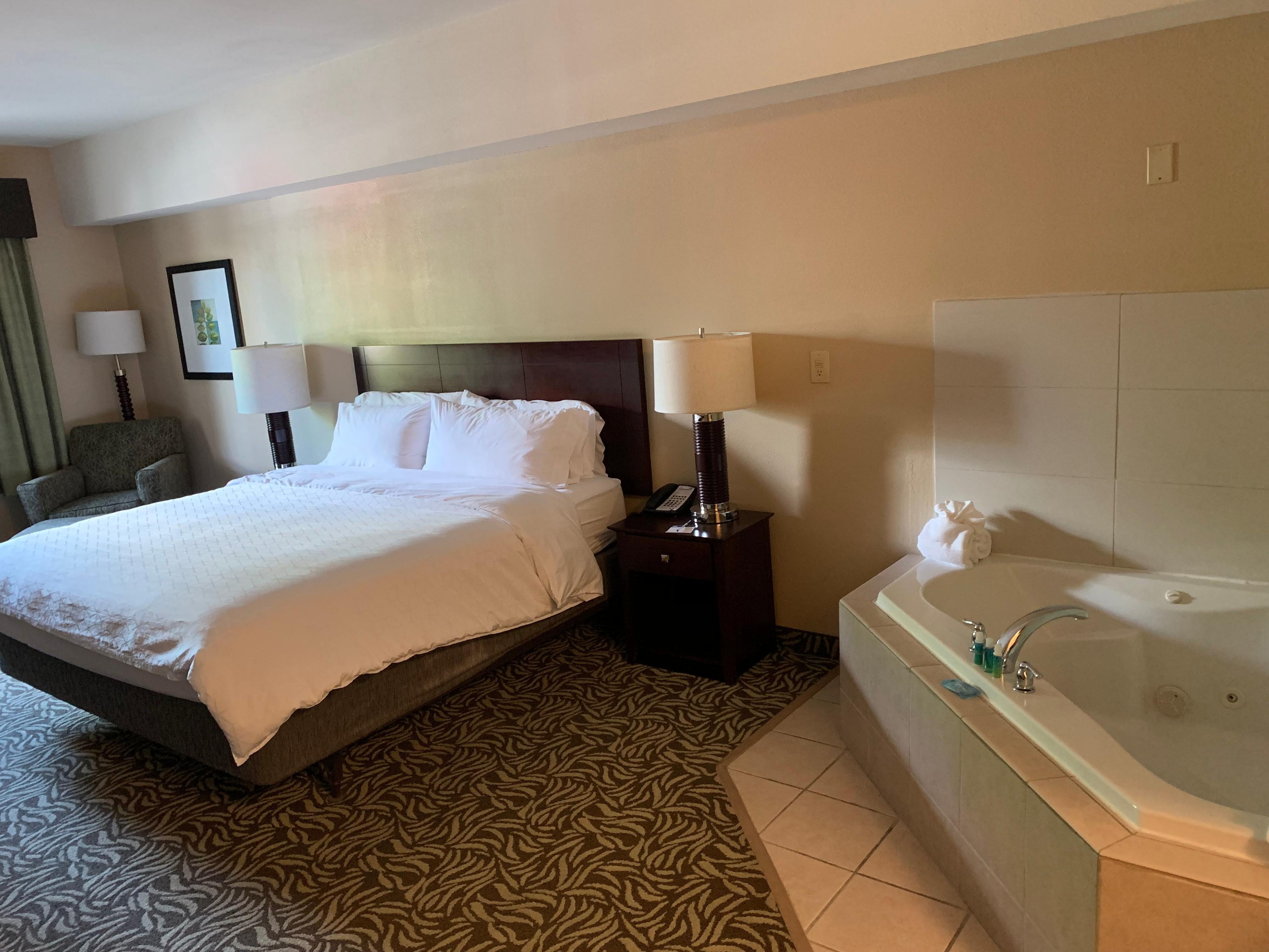 Holiday Inn Express & Suites Fresno (River Park) Hwy 41, an IHG Hotel