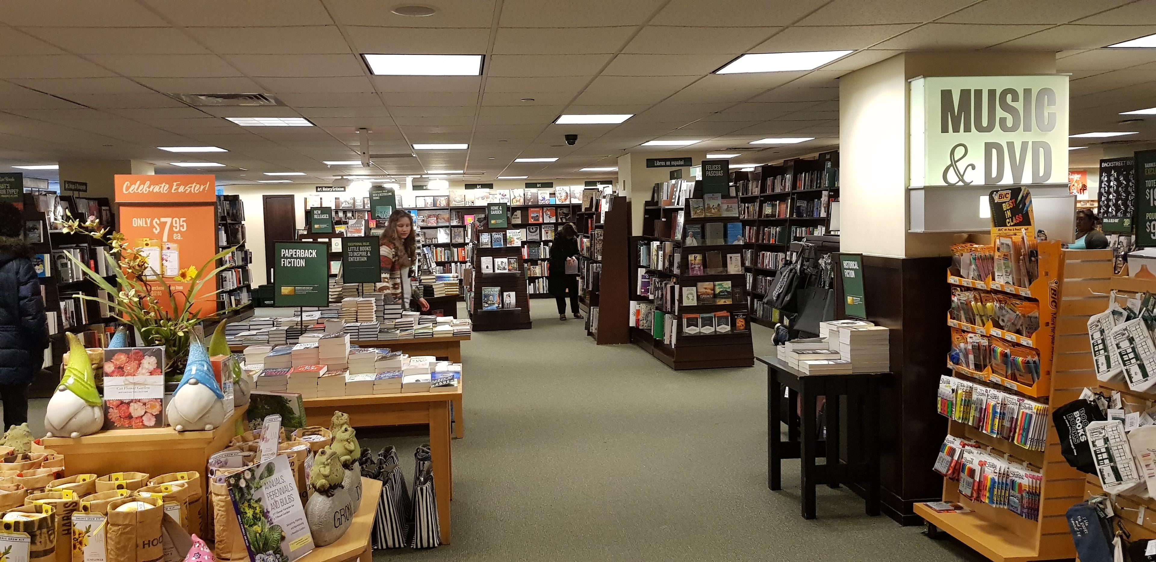 Barnes & Noble Bookstore & Cafe