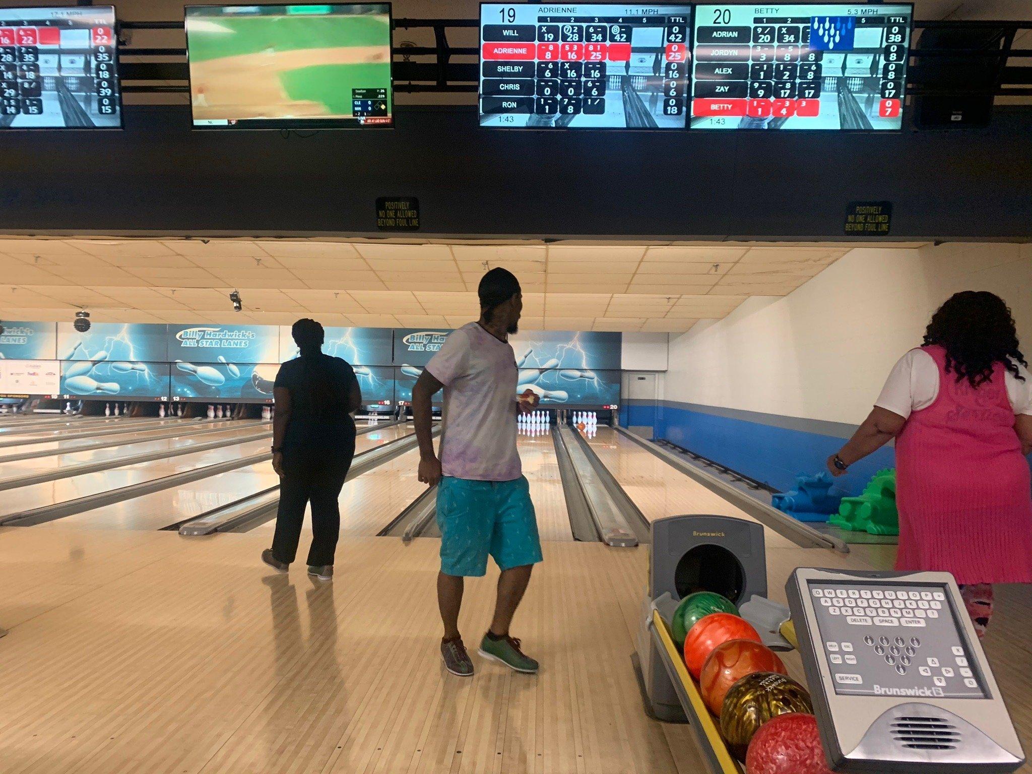 Billy Hardwicks Bowling