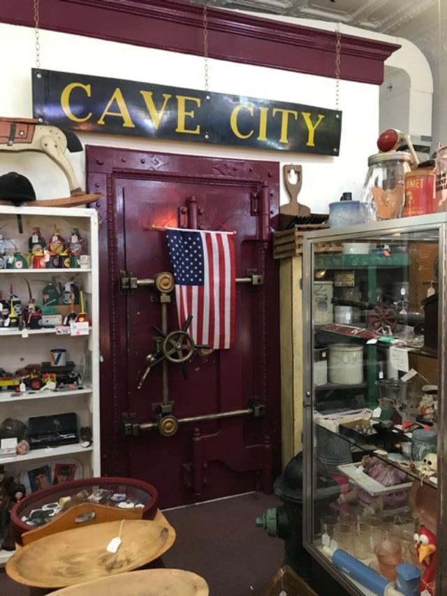 Paul's Antiques & Collectibles