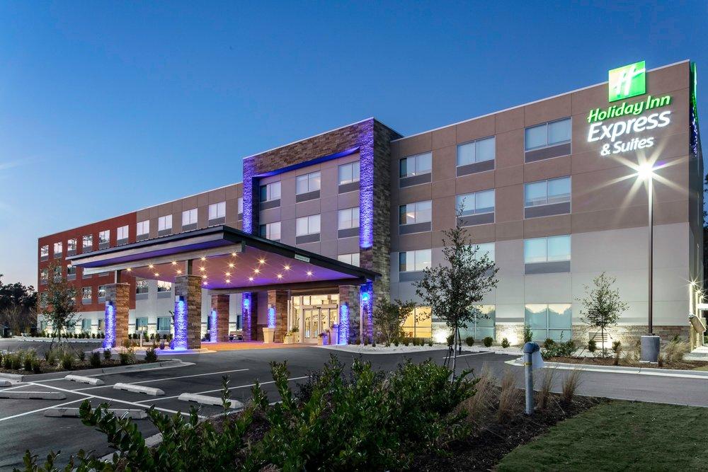 Holiday Inn Express & Suites Wilmington West - Medical Park, an IHG Hotel