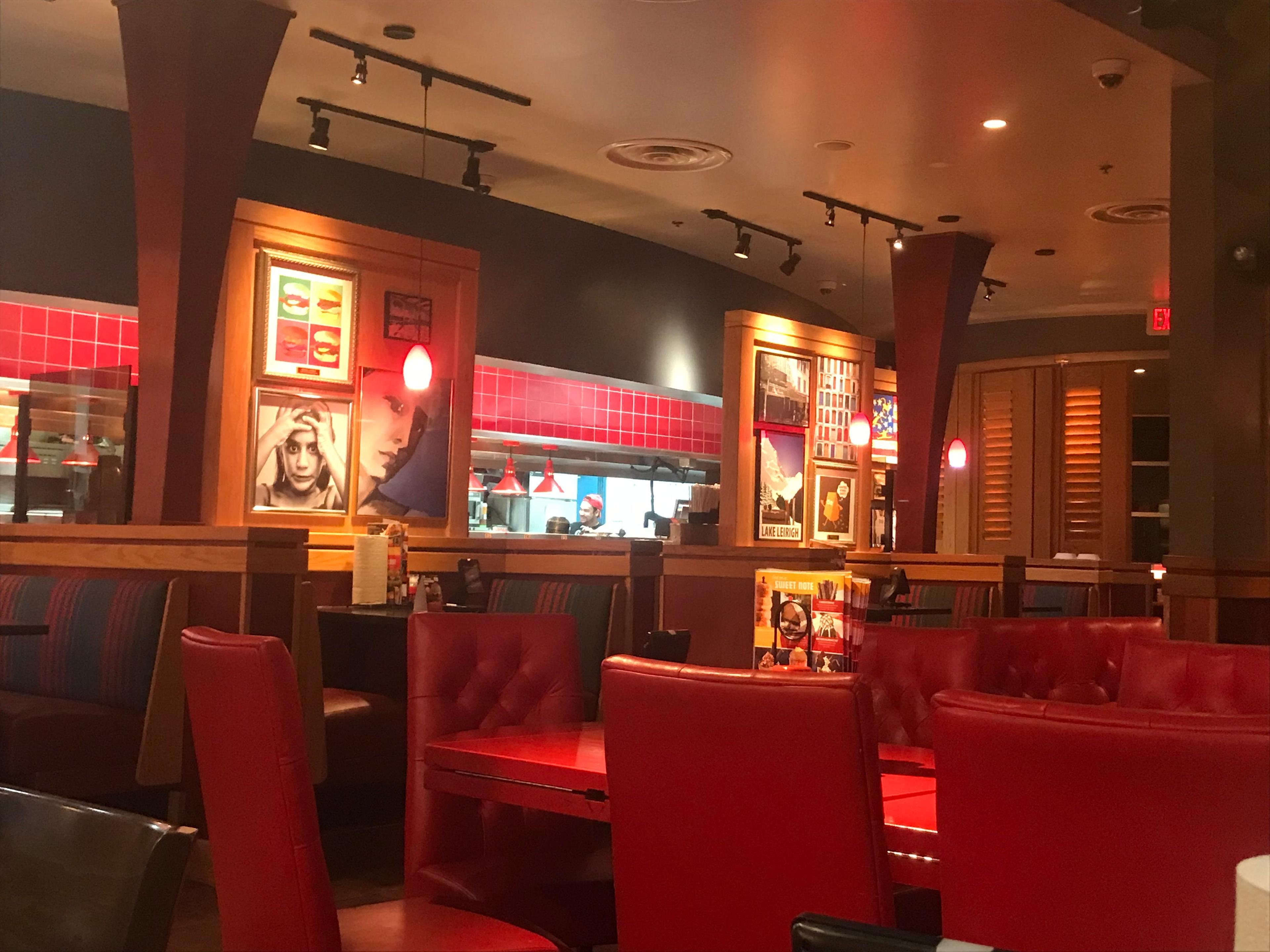 Red Robin Gourmet Burgers