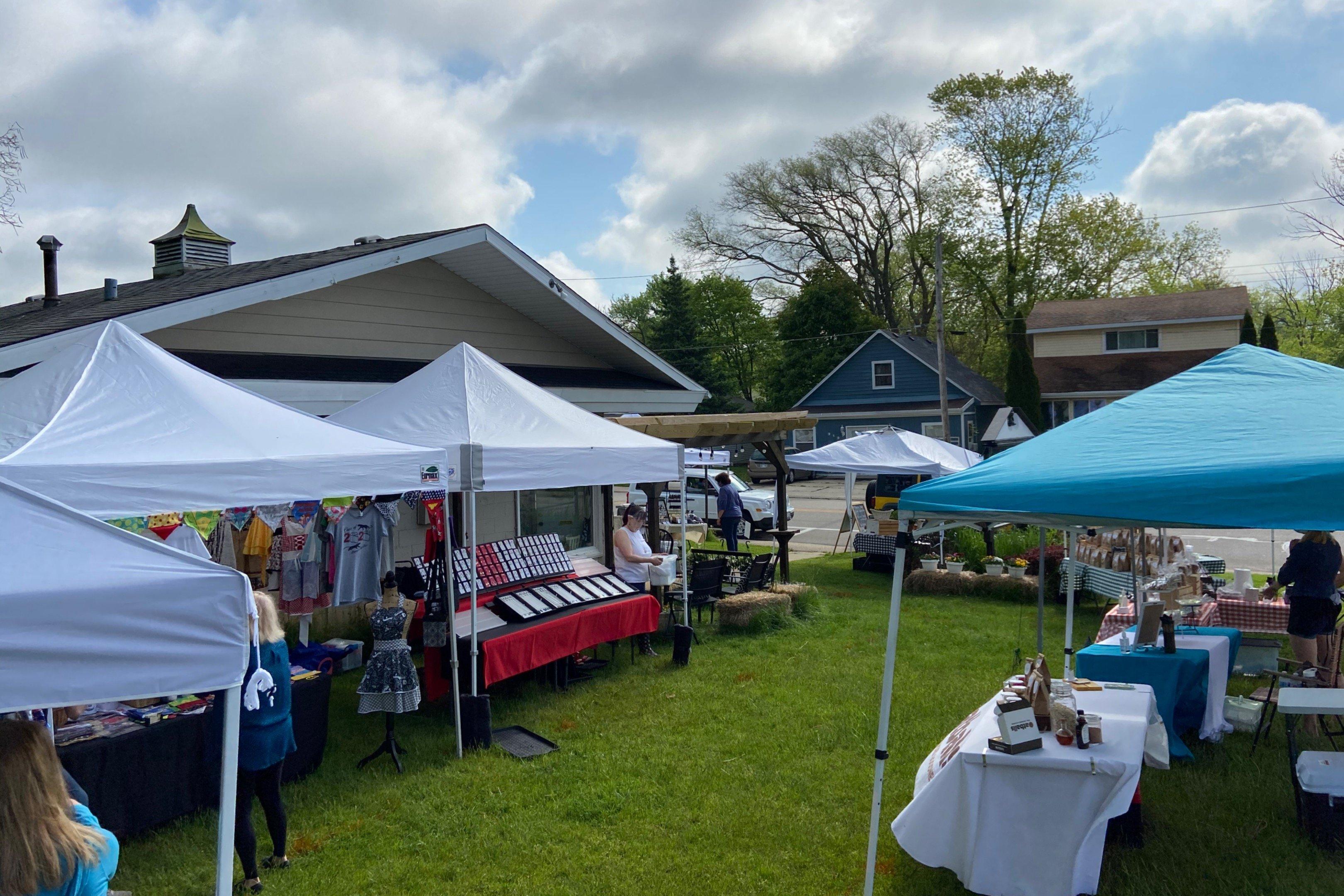 Twin Lakes Farmer's Market