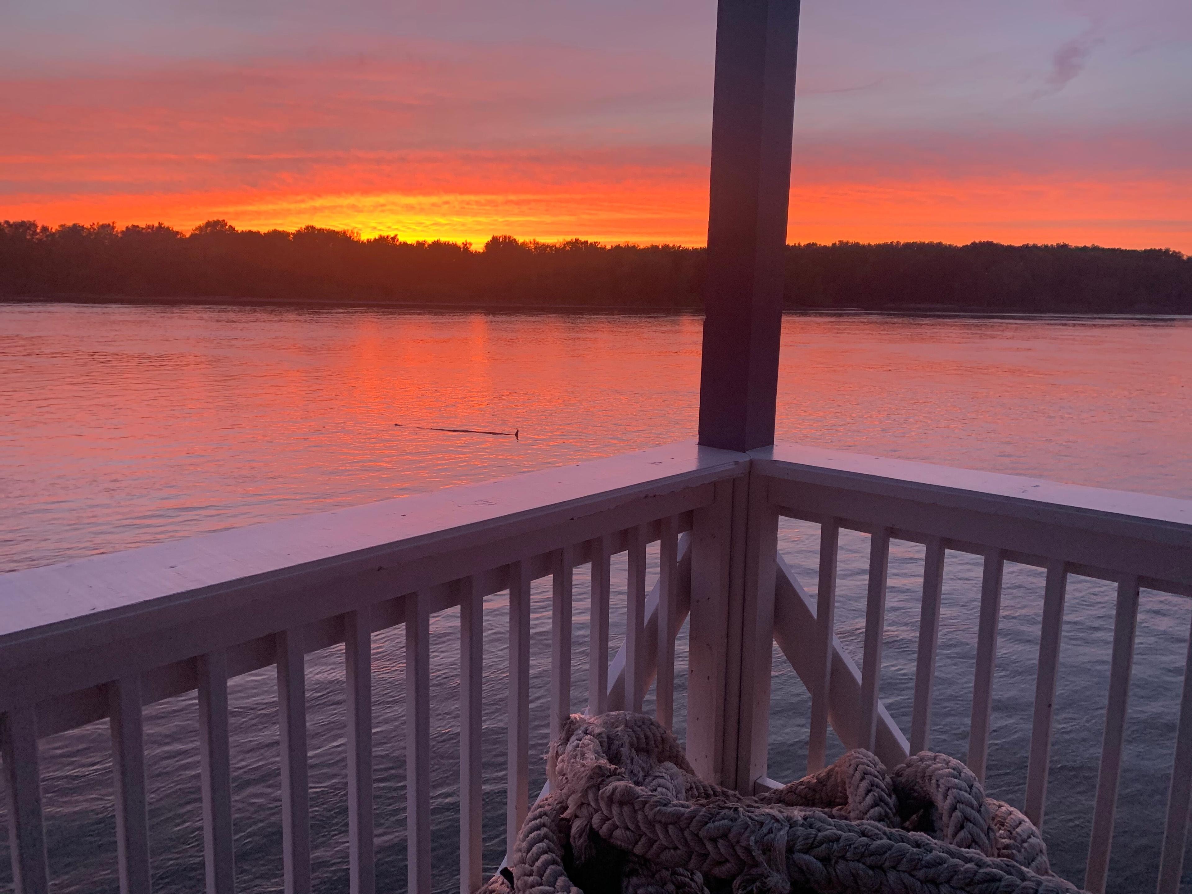 Boathouse Food & Deck