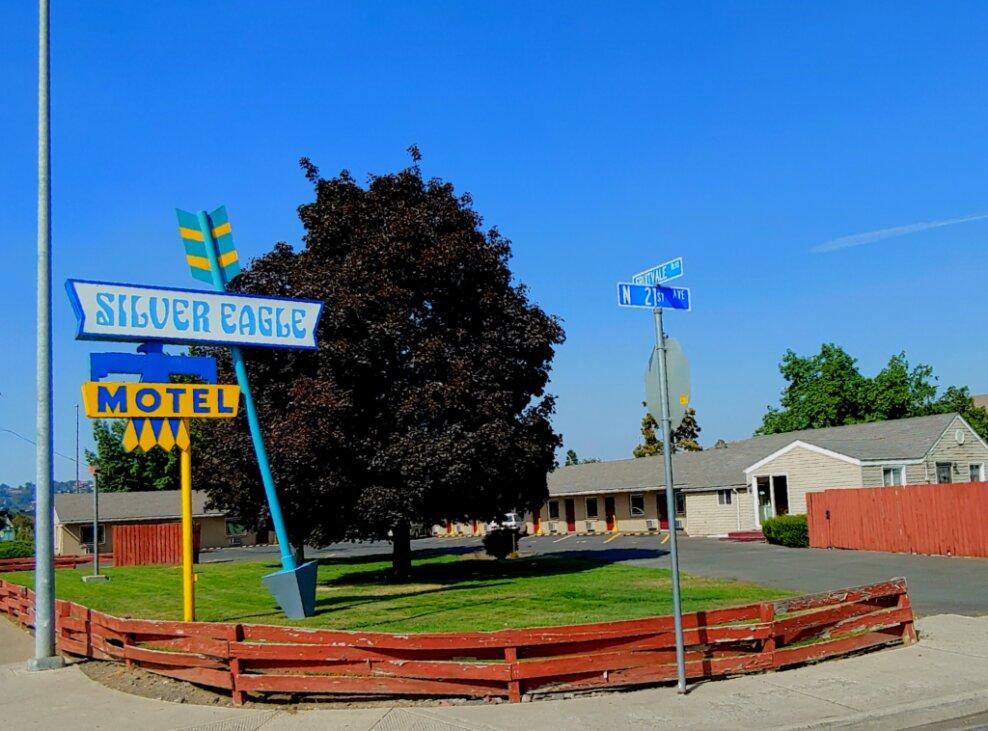 Silver Eagle Motel