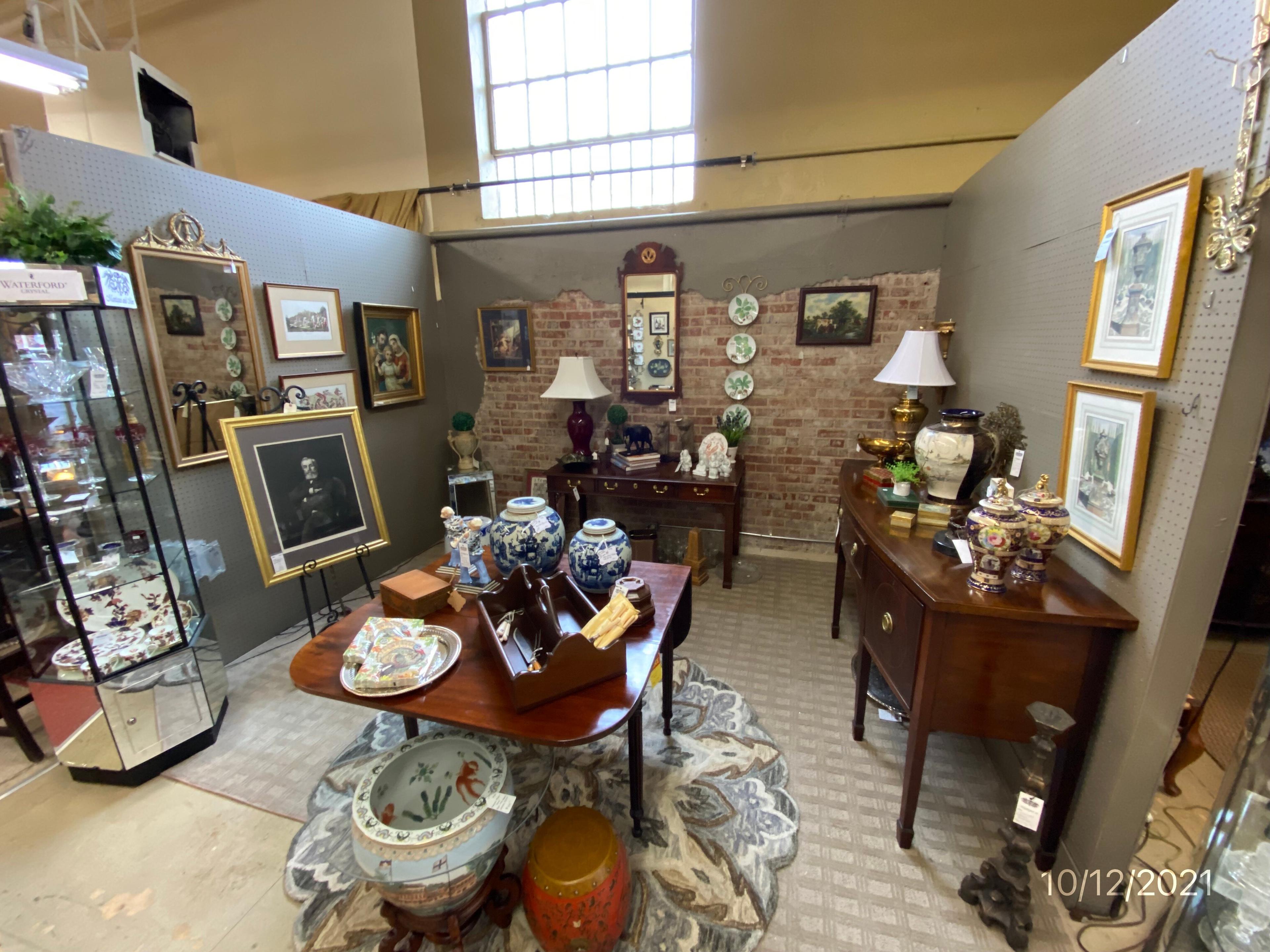 Willow Creek Antiques & Collectibles