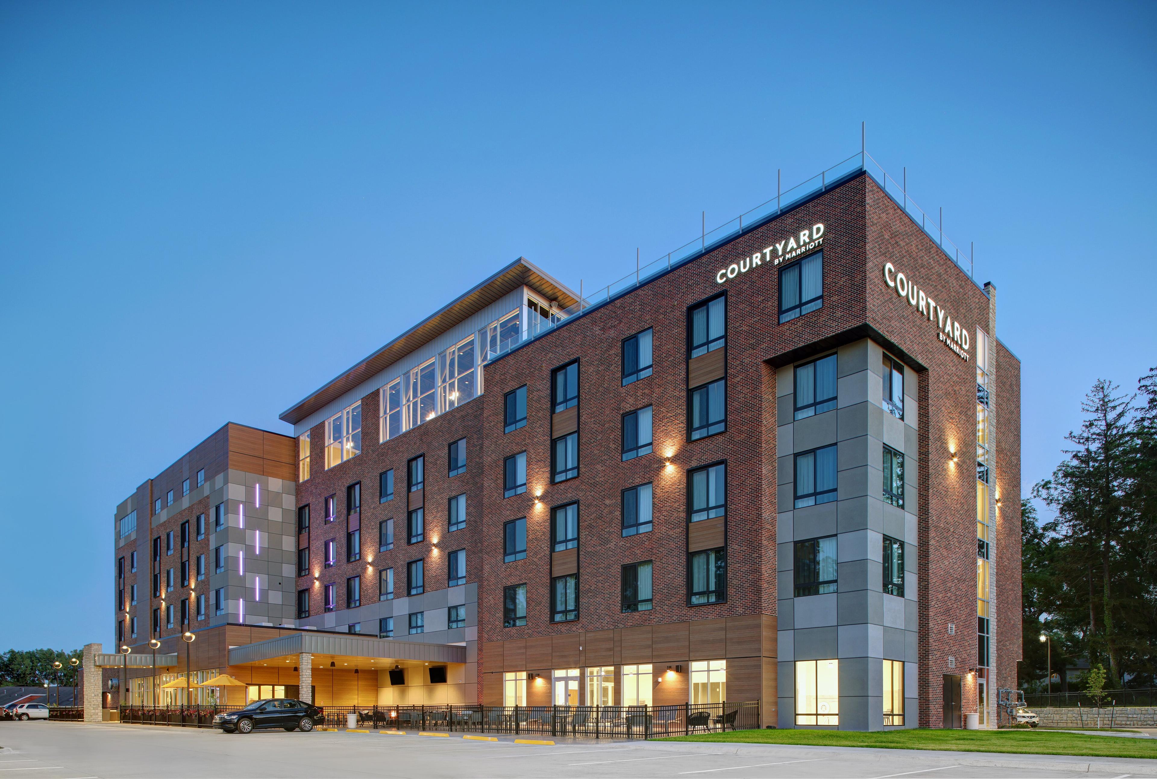 Courtyard By Marriott Iowa City University Heights